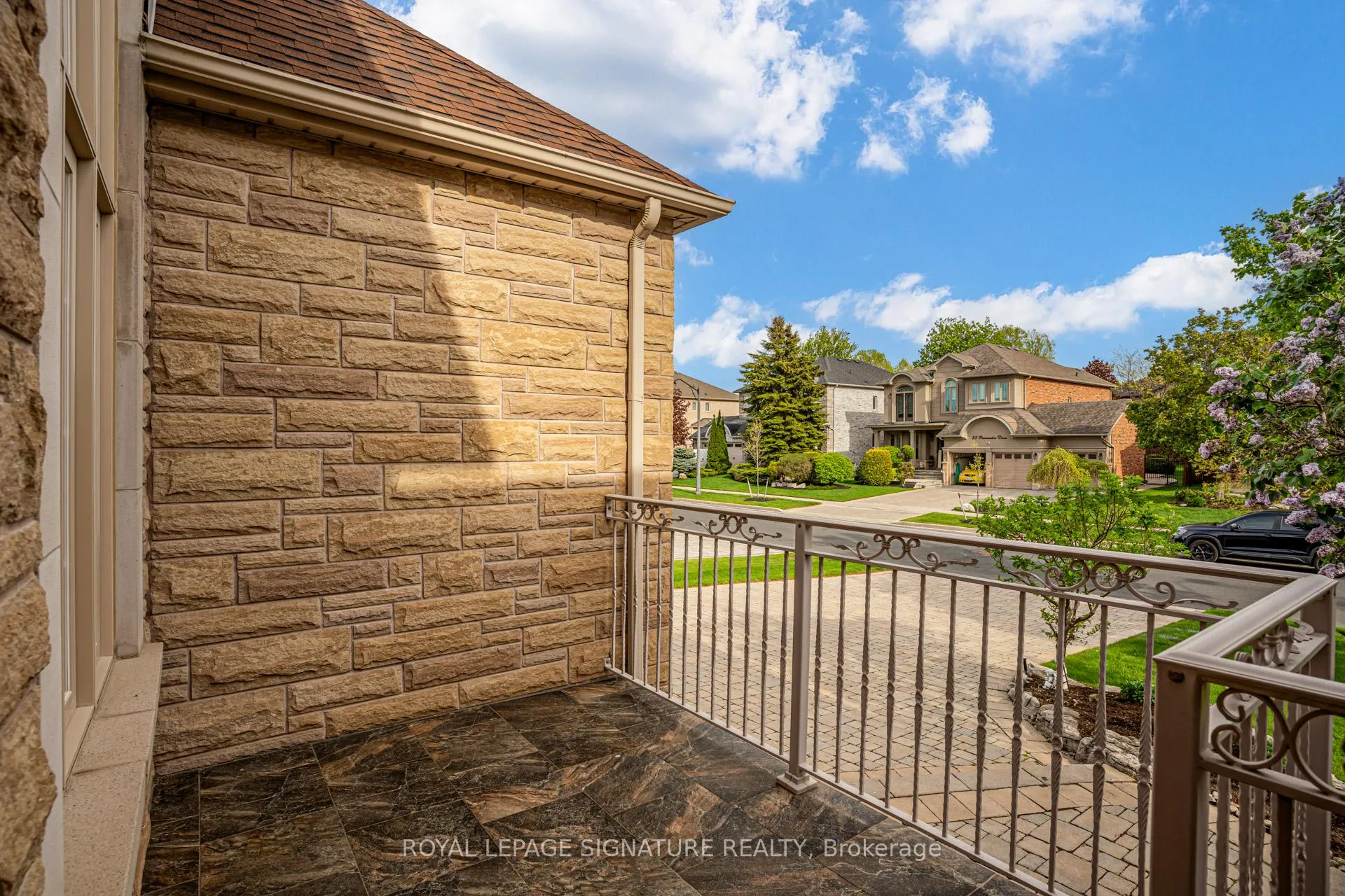 Photo 4 of 38 Pinemeadow Drive, Vaughan, East Woodbridge — HOMEH