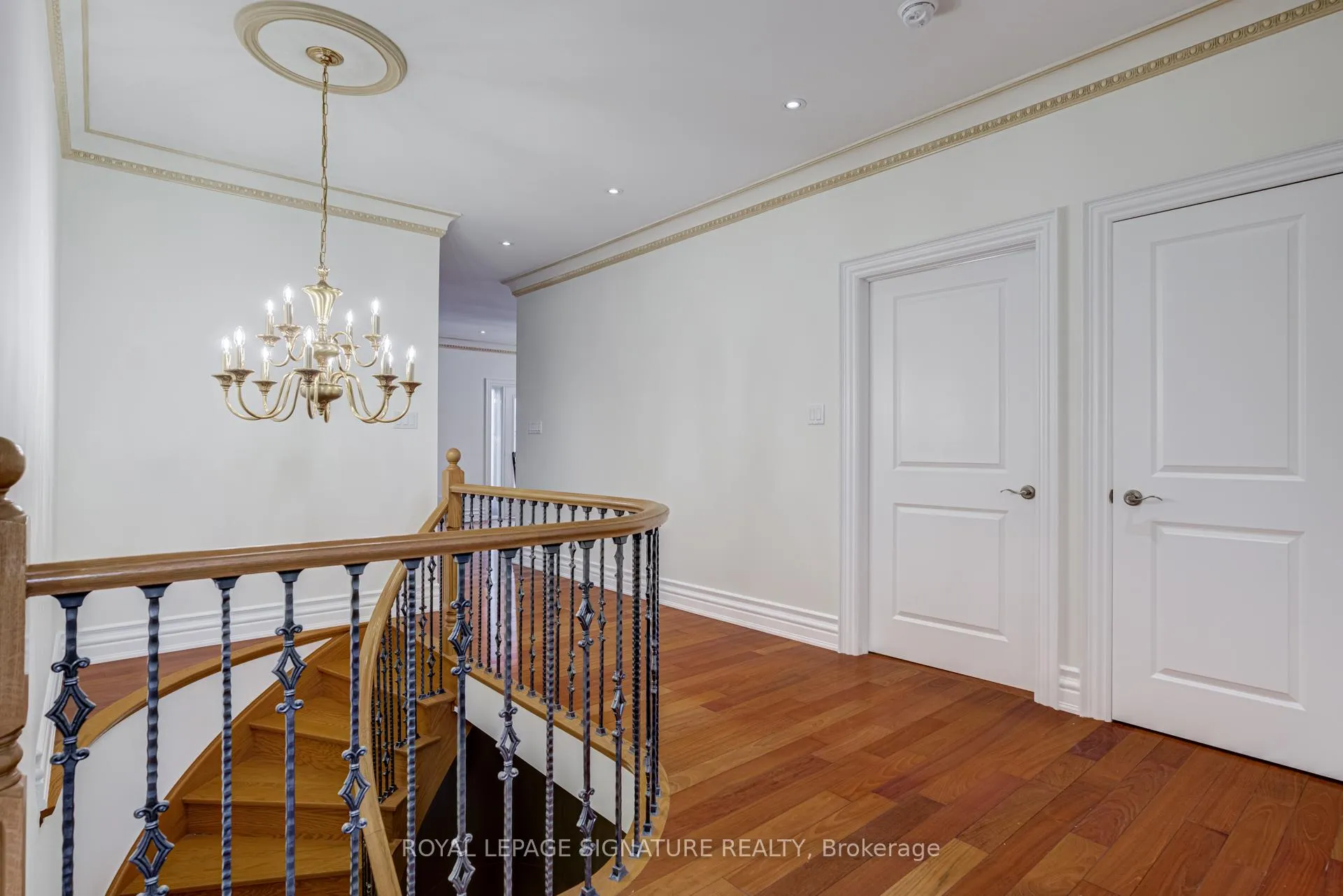 Photo 9 of 38 Pinemeadow Drive, Vaughan, East Woodbridge — HOMEH