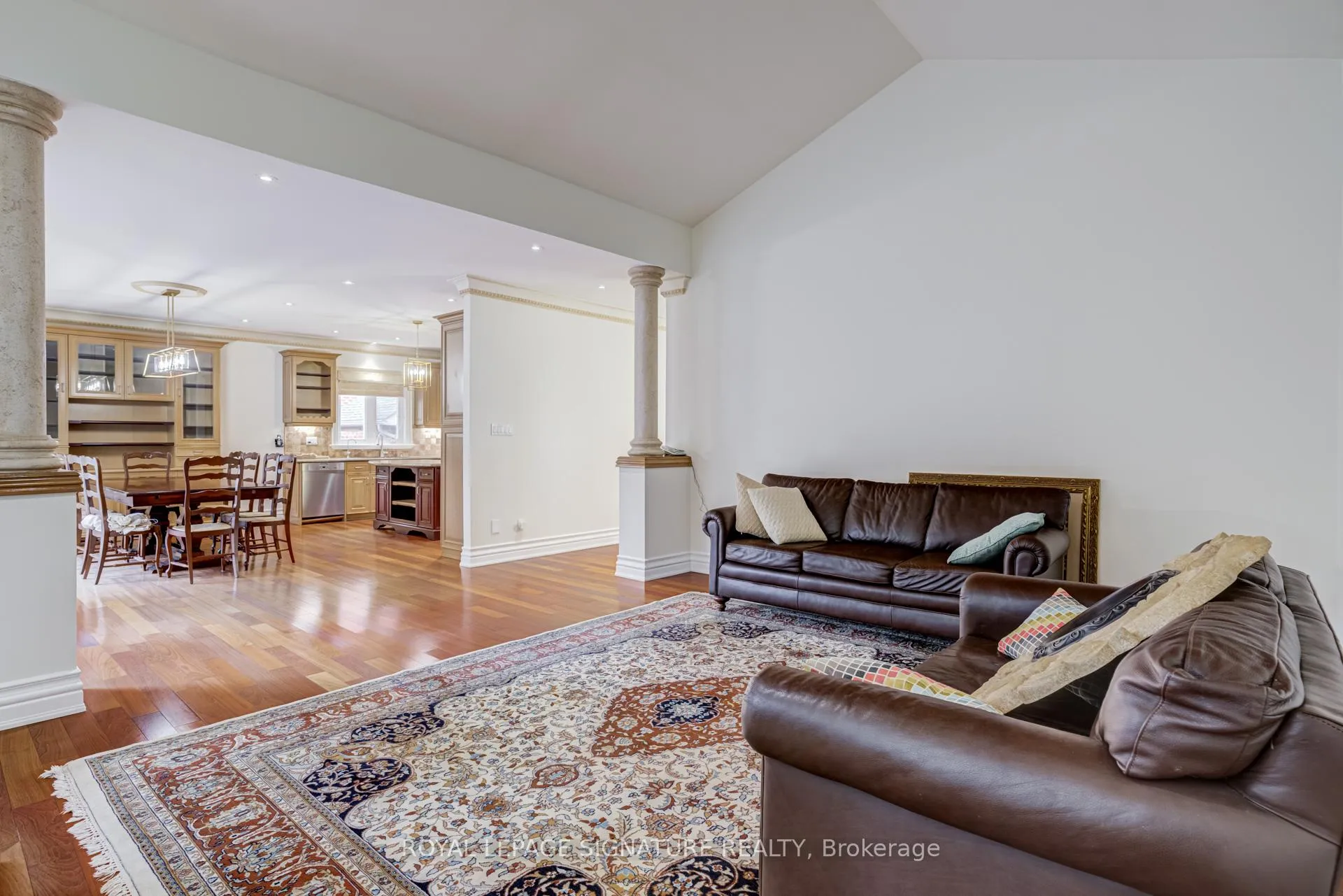 Photo 10 of 38 Pinemeadow Drive, Vaughan, East Woodbridge — HOMEH