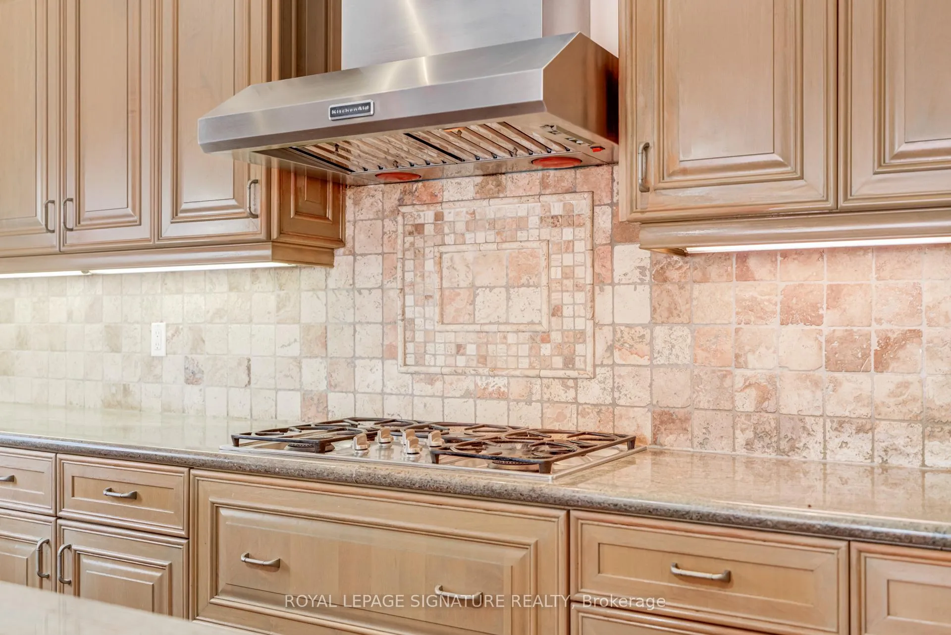 Photo 16 of 38 Pinemeadow Drive, Vaughan, East Woodbridge — HOMEH