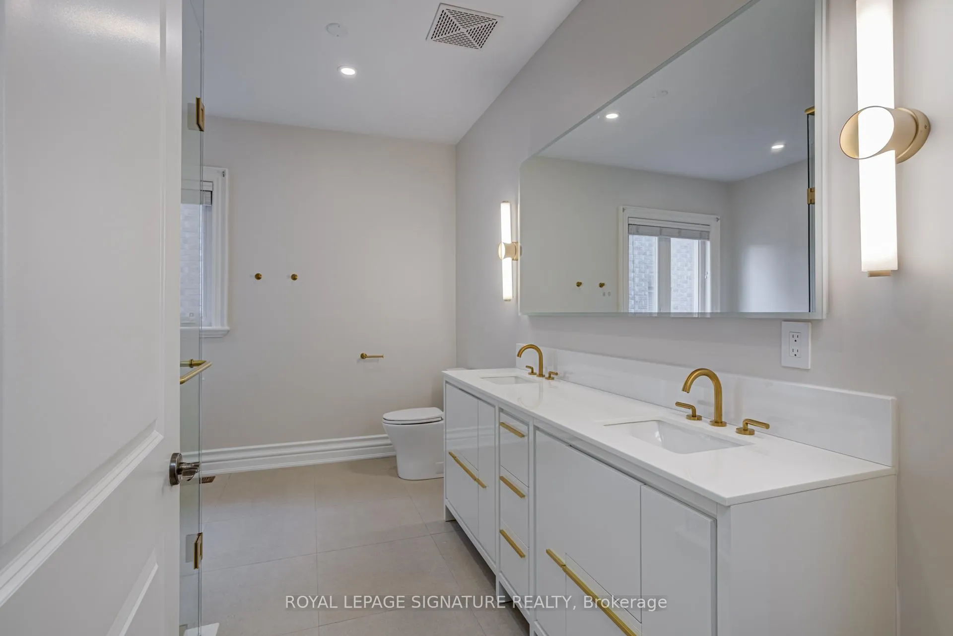 Photo 23 of 38 Pinemeadow Drive, Vaughan, East Woodbridge — HOMEH
