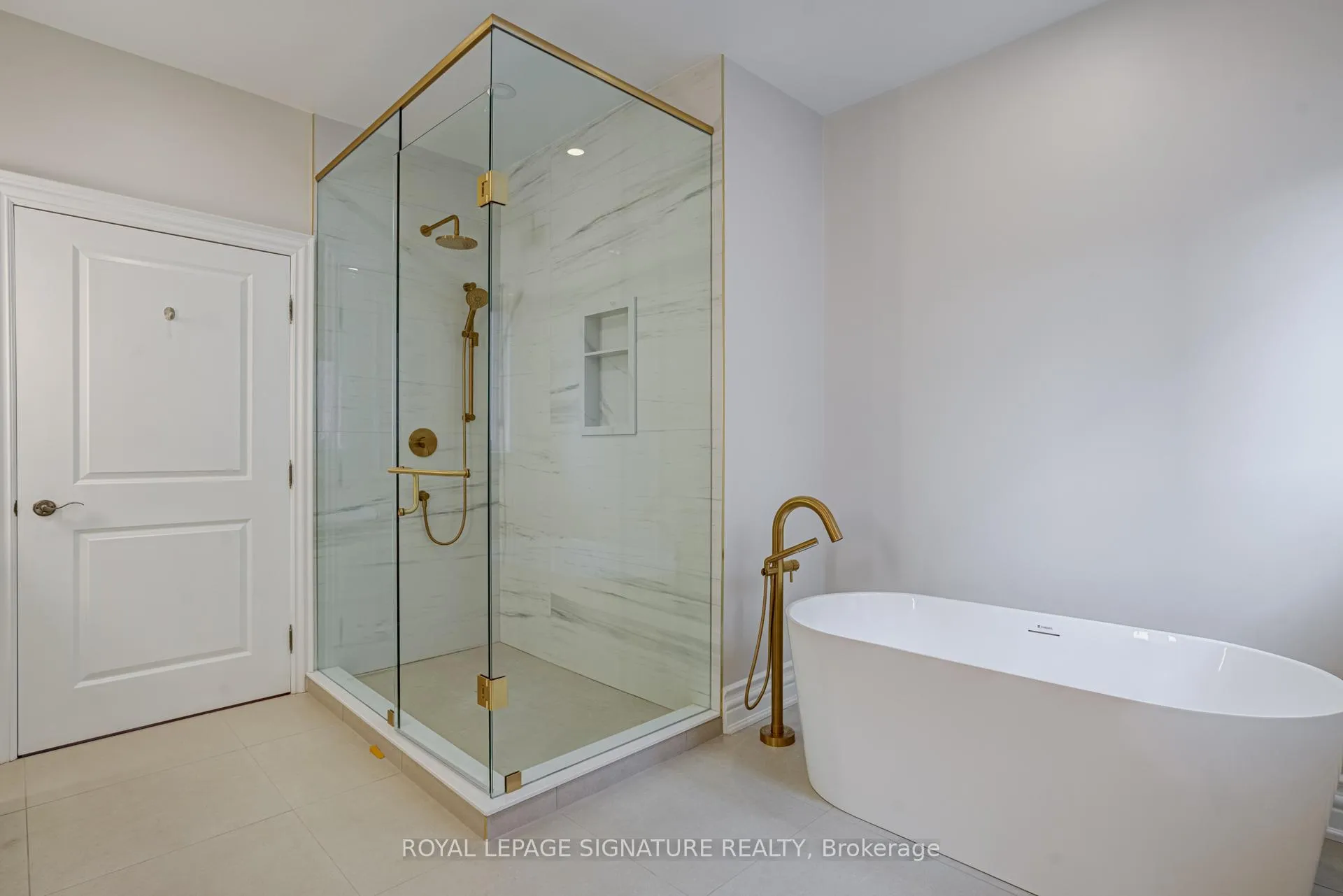 Photo 24 of 38 Pinemeadow Drive, Vaughan, East Woodbridge — HOMEH
