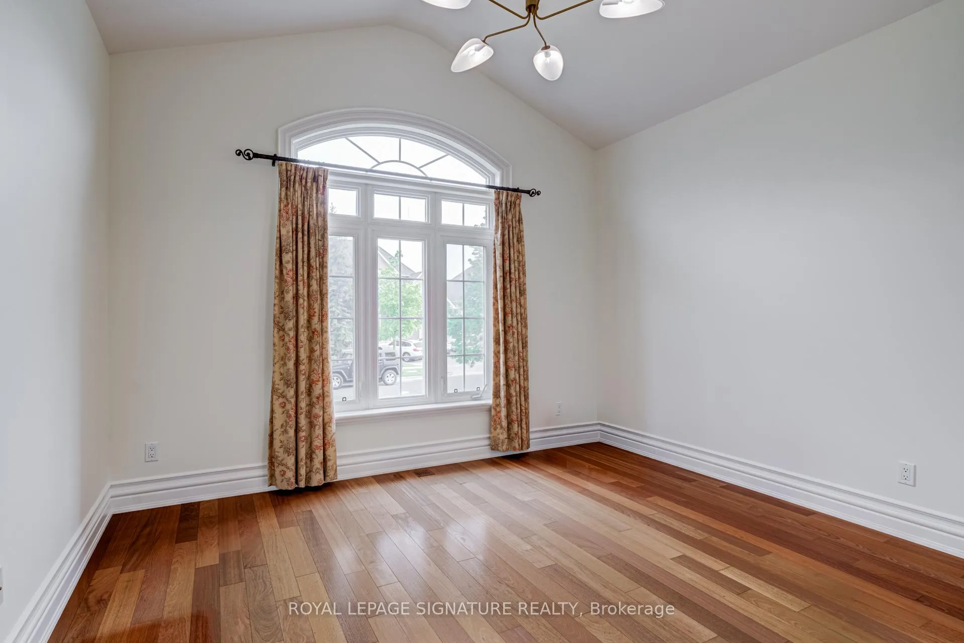 Photo 26 of 38 Pinemeadow Drive, Vaughan, East Woodbridge — HOMEH