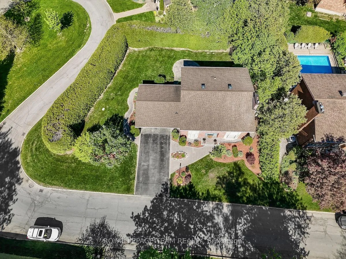 Photo 2 of 33 Okanagan Drive, Ottawa, Bruce Farm/Graham Park/Qualicum/Bellands — HOMEH