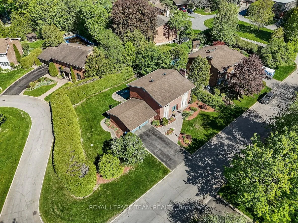 Photo 3 of 33 Okanagan Drive, Ottawa, Bruce Farm/Graham Park/Qualicum/Bellands — HOMEH
