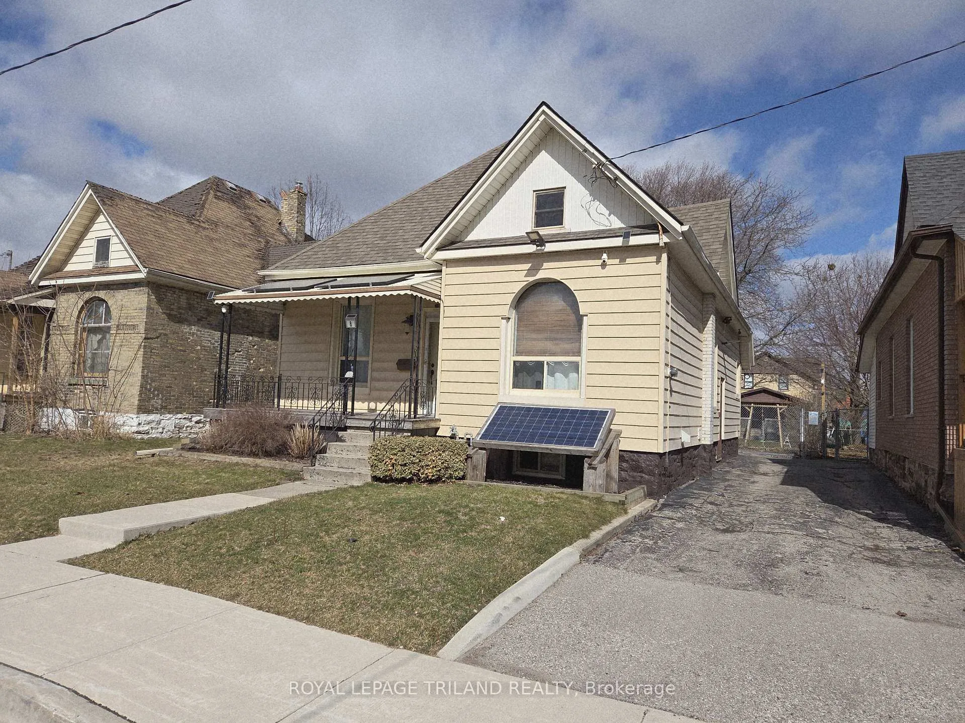 Photo 2 of 8 Weldon Avenue, St. Thomas — HOMEH