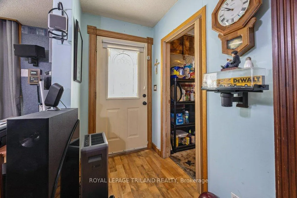 Photo 3 of 8 Weldon Avenue, St. Thomas — HOMEH