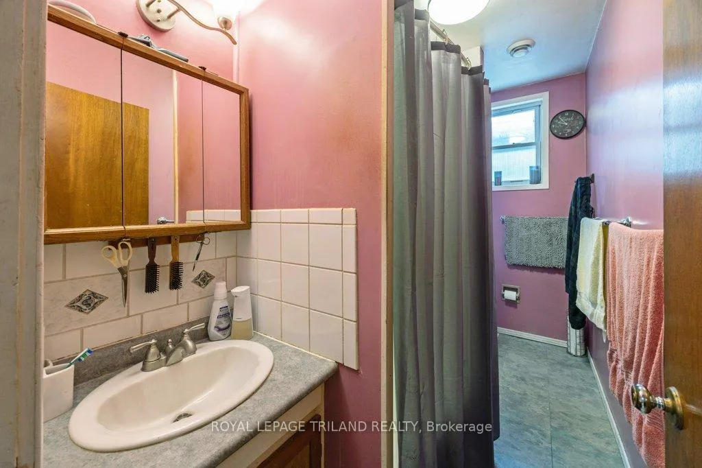 Photo 12 of 8 Weldon Avenue, St. Thomas — HOMEH