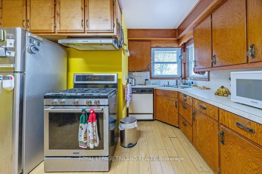 Photo 15 of 8 Weldon Avenue, St. Thomas — HOMEH