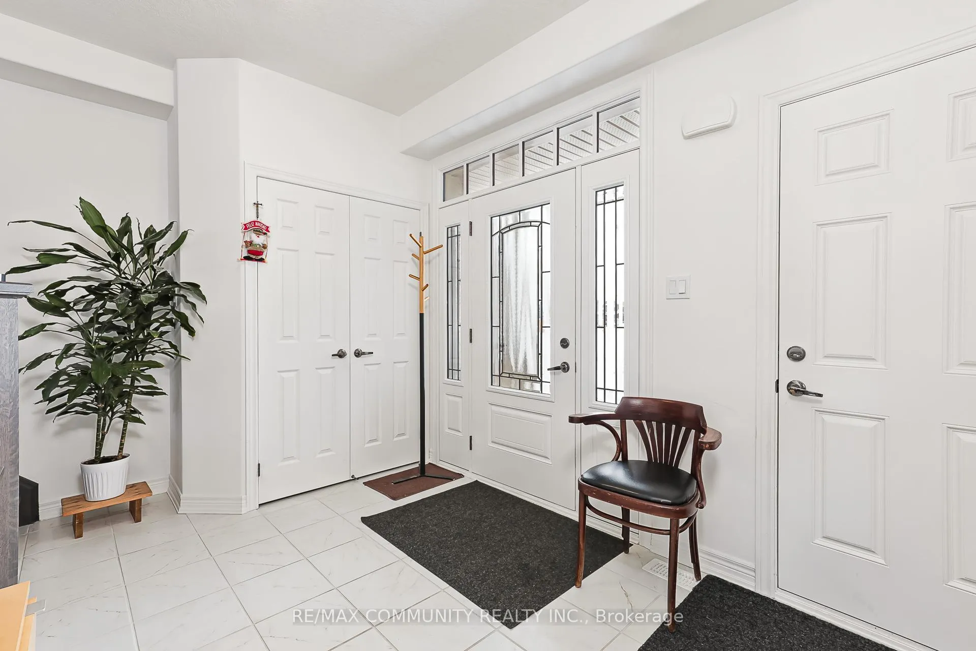 Photo 5 of 122 Plewes Drive, Collingwood — HOMEH
