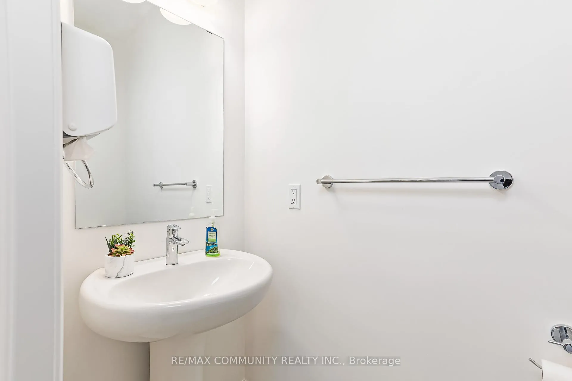 Photo 7 of 122 Plewes Drive, Collingwood — HOMEH