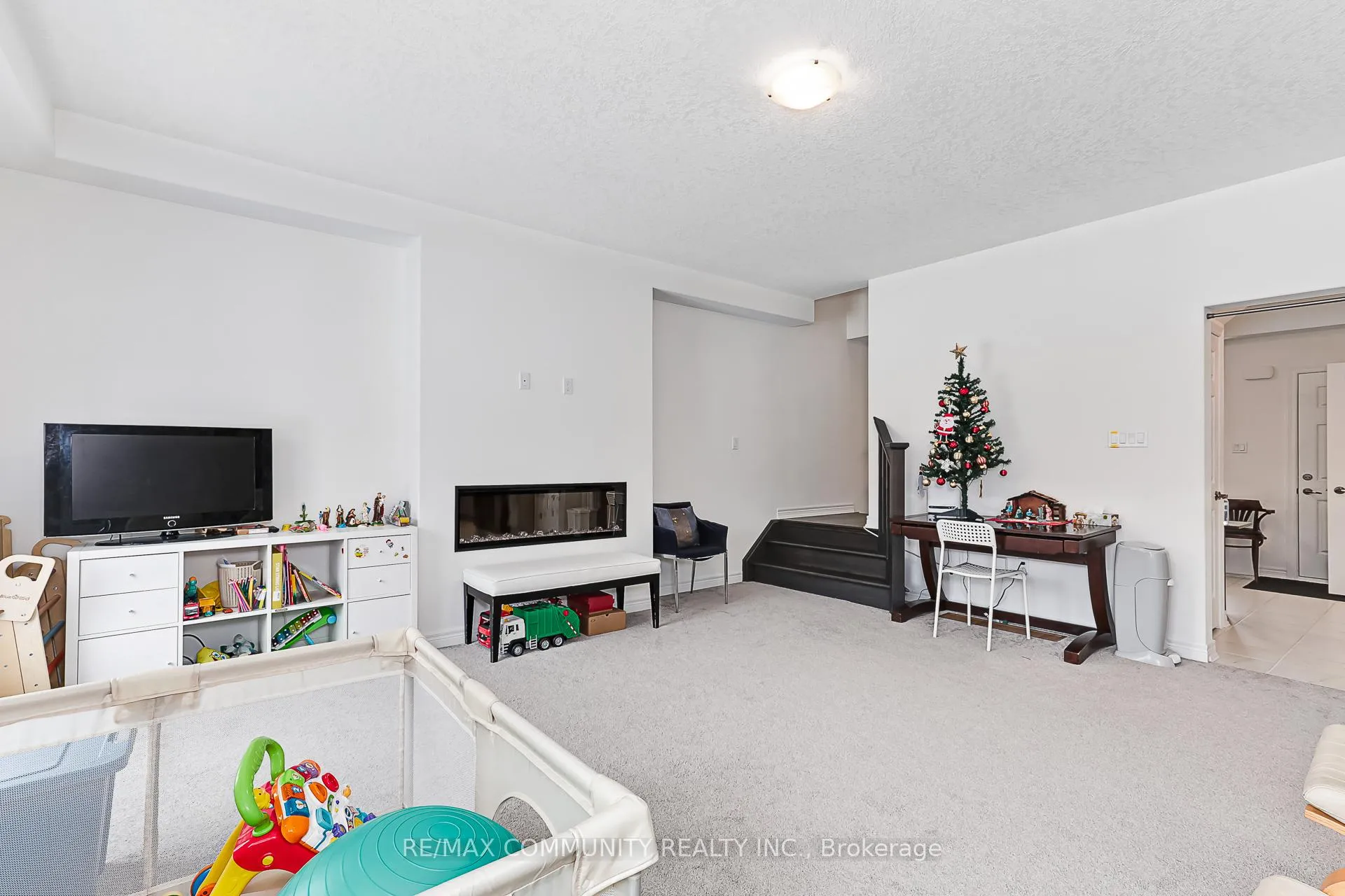 Photo 12 of 122 Plewes Drive, Collingwood — HOMEH