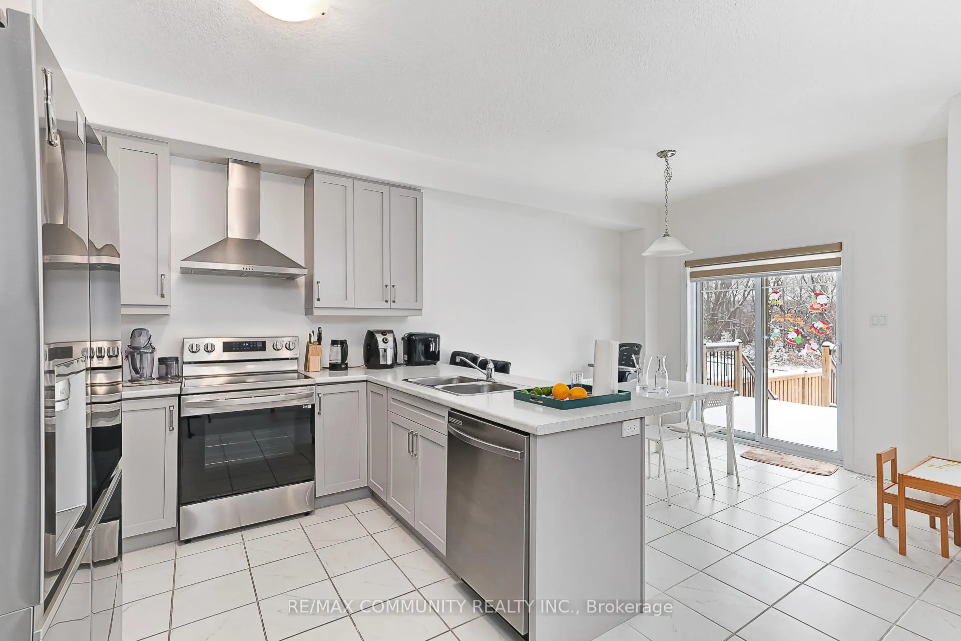 Photo 16 of 122 Plewes Drive, Collingwood — HOMEH