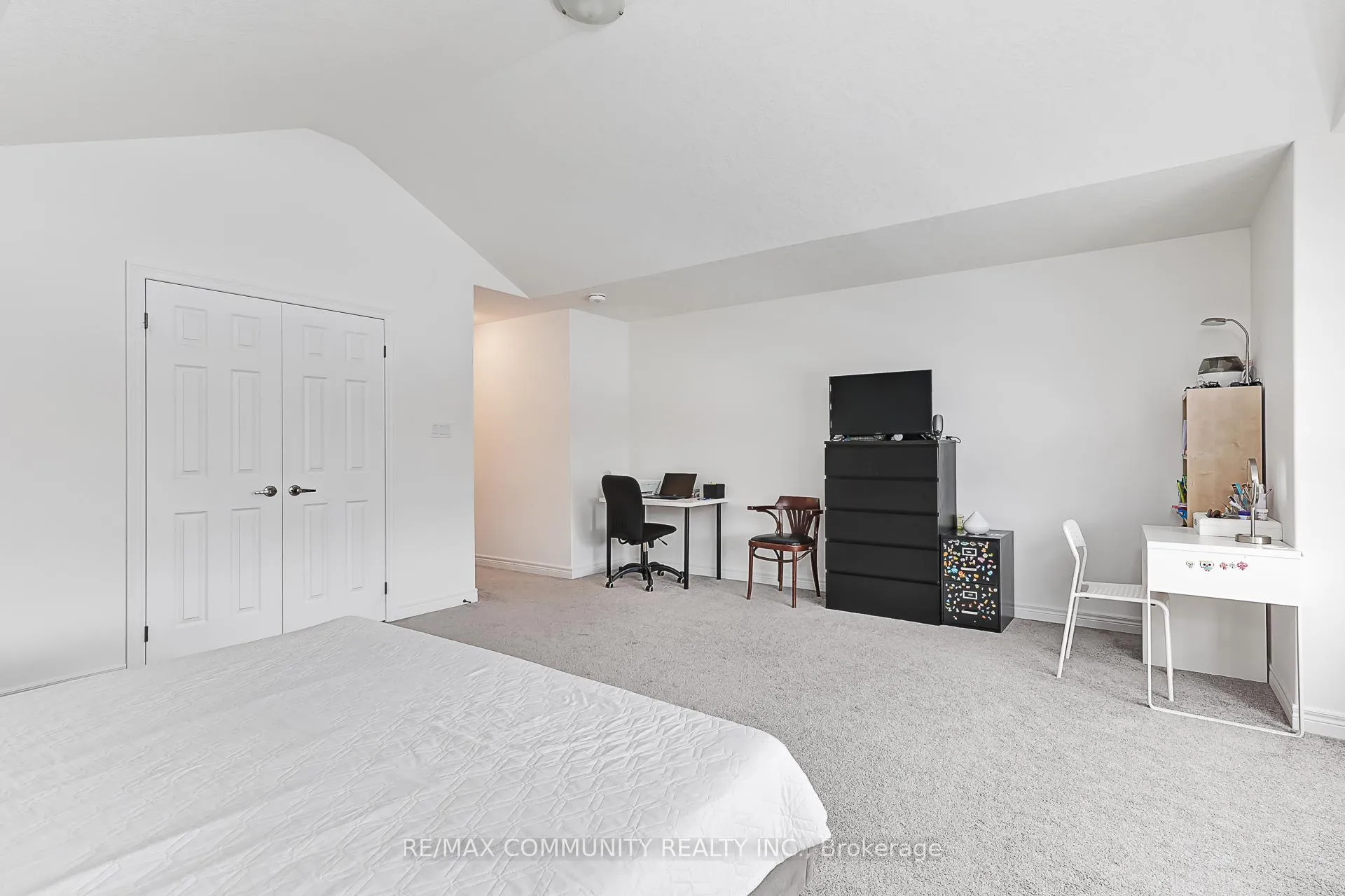 Photo 21 of 122 Plewes Drive, Collingwood — HOMEH