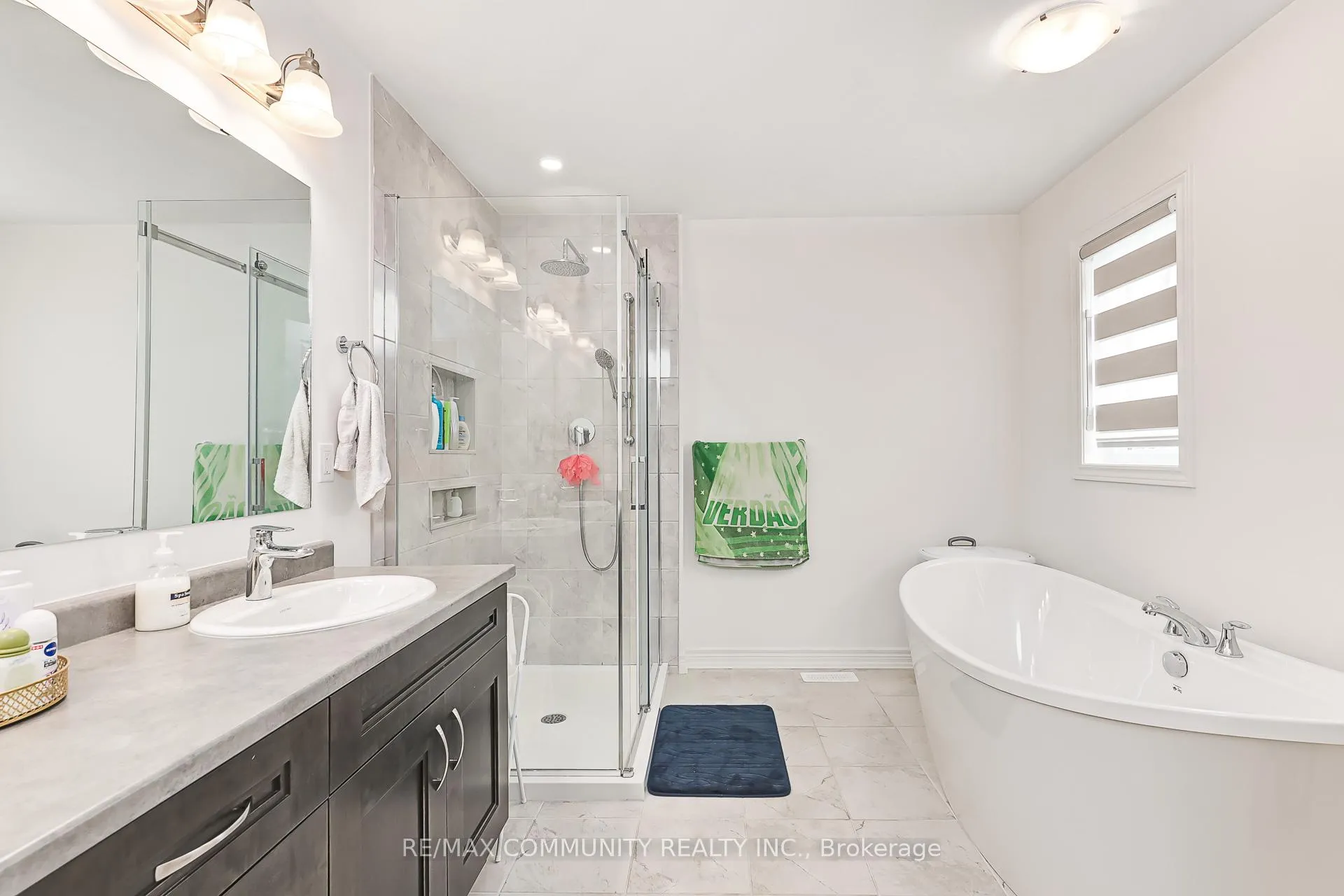 Photo 23 of 122 Plewes Drive, Collingwood — HOMEH