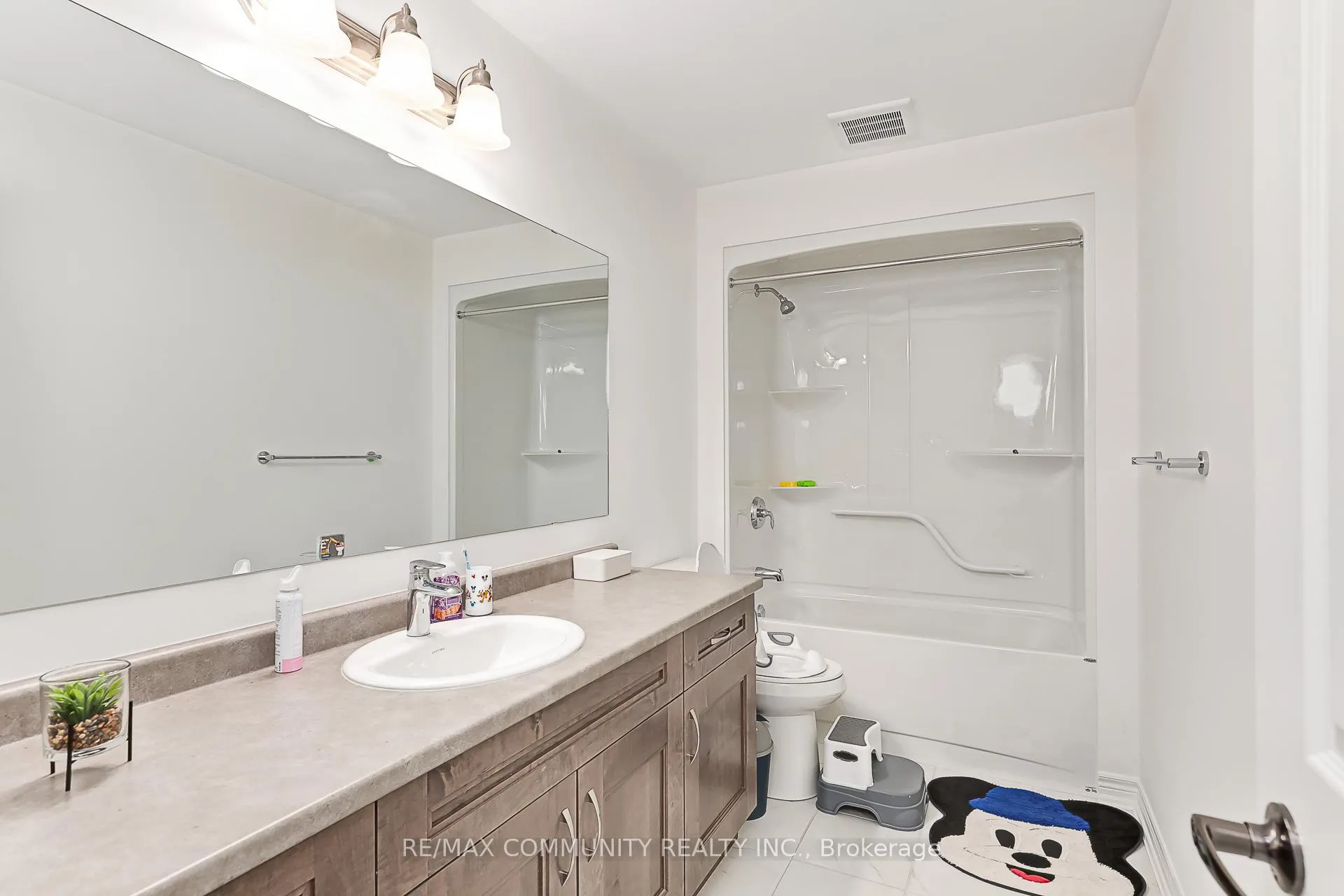 Photo 29 of 122 Plewes Drive, Collingwood — HOMEH