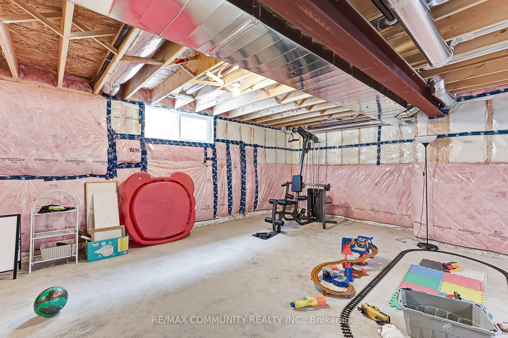 Photo 34 of 122 Plewes Drive, Collingwood — HOMEH