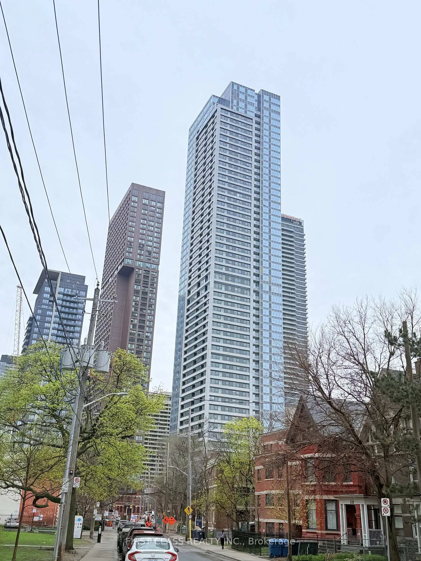 Front of Unit 911, 609 Sherbourne Street