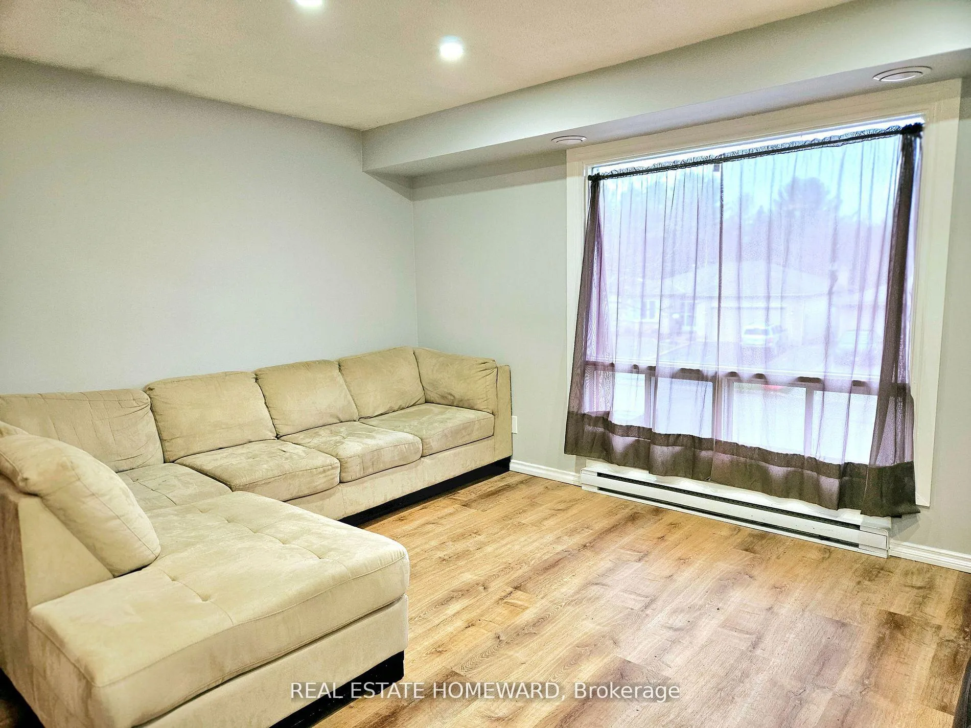 Photo 8 of 7 Bristow Court, Barrie, Allandale Heights — HOMEH