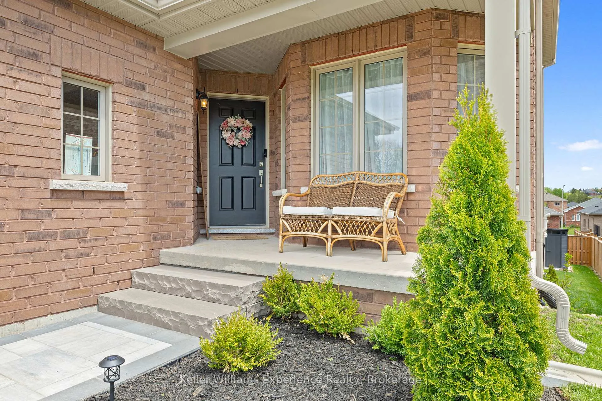 Photo 3 of 8 Hewson Street, Penetanguishene — HOMEH