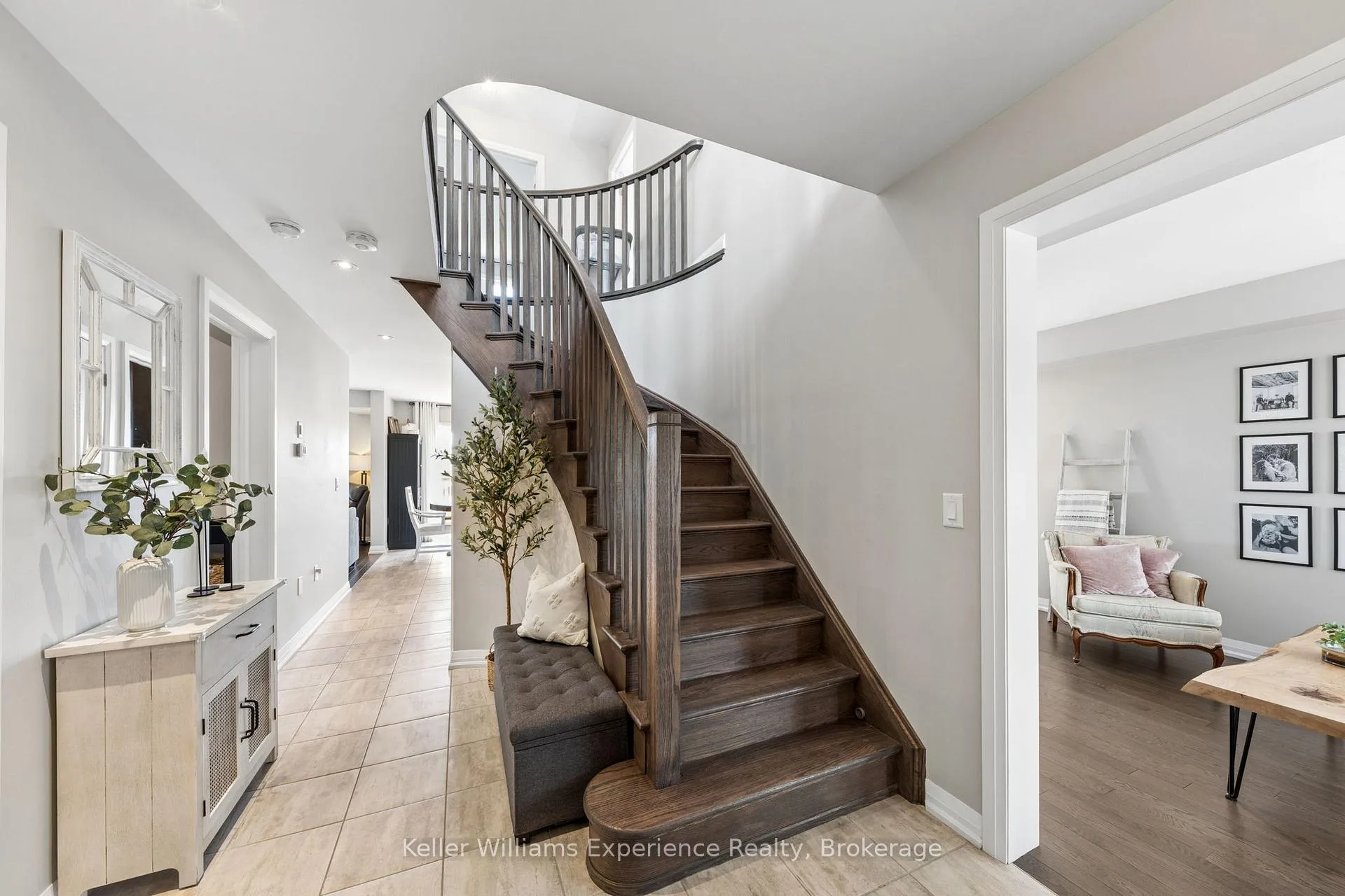 Photo 4 of 8 Hewson Street, Penetanguishene — HOMEH