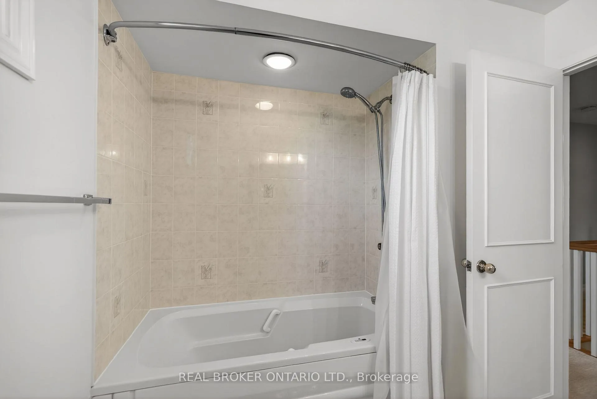 Photo 32 of 2224 Bowman Road, Ottawa, Guildwood Estates - Urbandale Acres — HOMEH