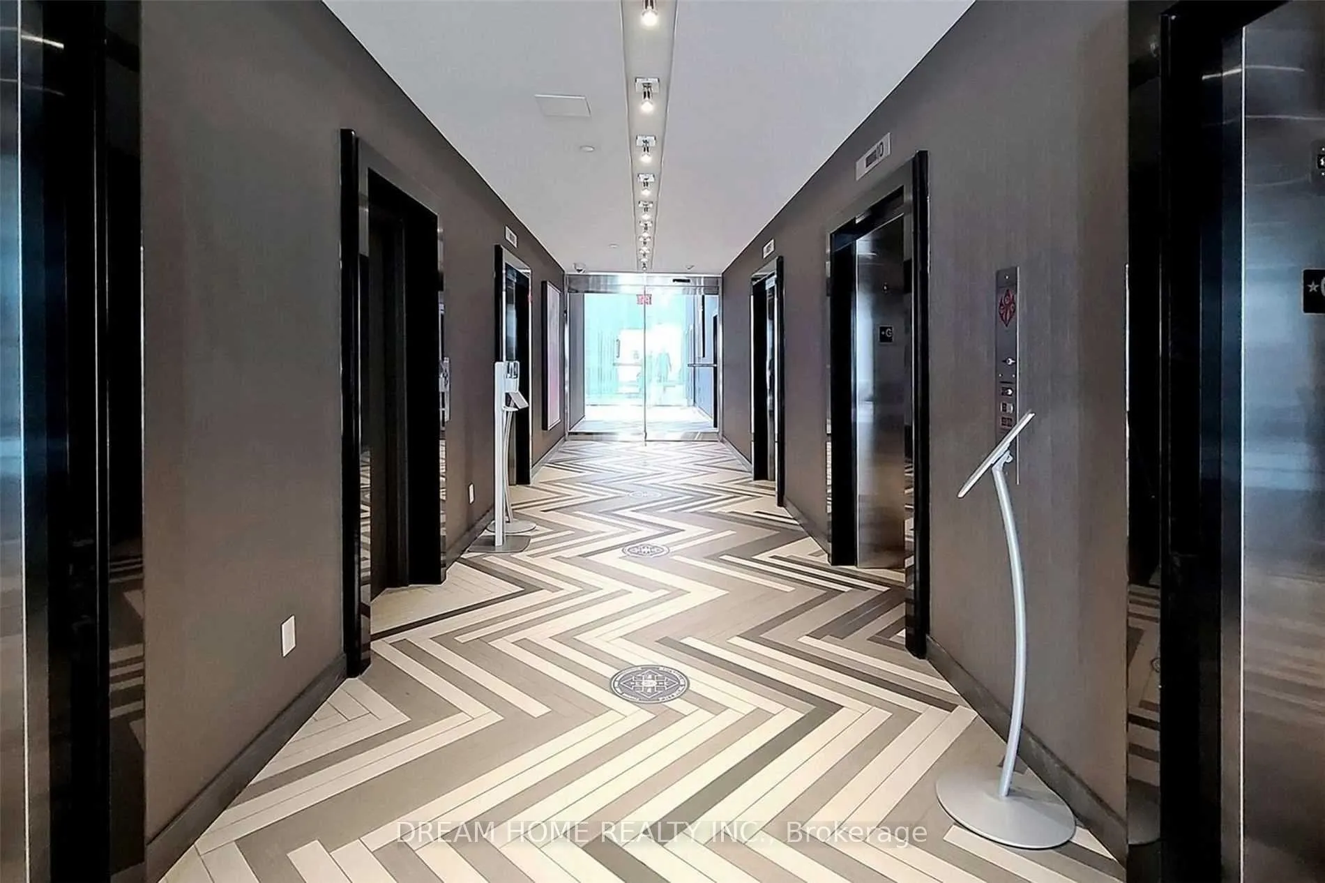 Photo 4 of Unit 1105, 1080 Bay Street, Toronto, Bay Street Corridor — HOMEH