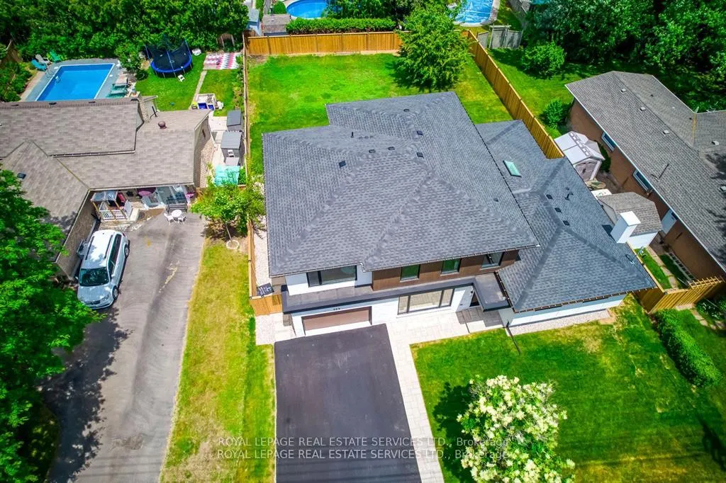 Photo 5 of 559 Walkers Line, Burlington, Shoreacres — HOMEH