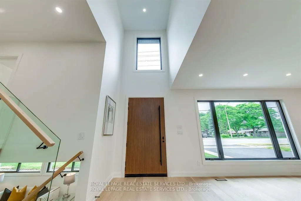 Photo 11 of 559 Walkers Line, Burlington, Shoreacres — HOMEH