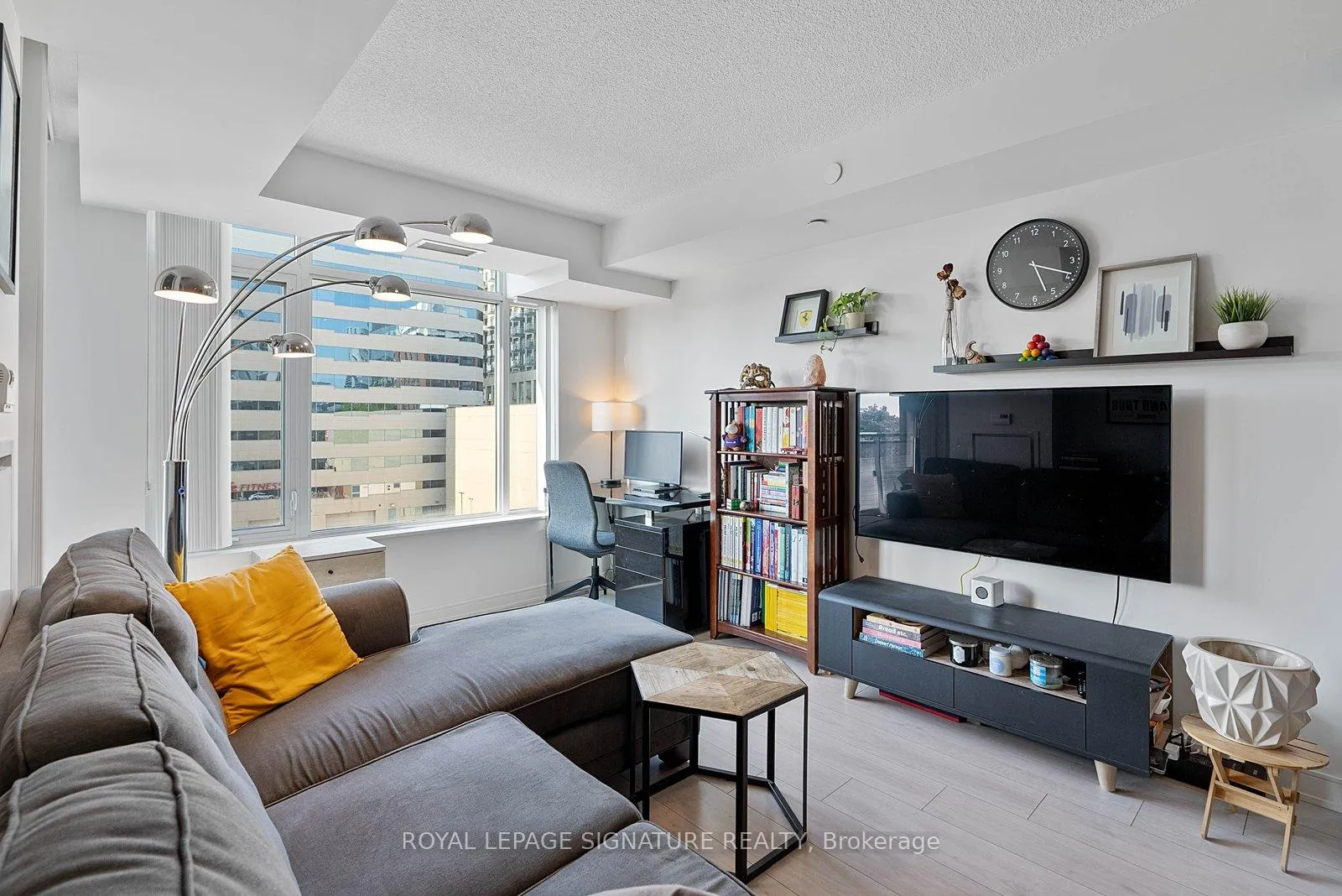 Photo 3 of Unit 710, 525 Adelaide Street W, Toronto, Waterfront Communities — HOMEH