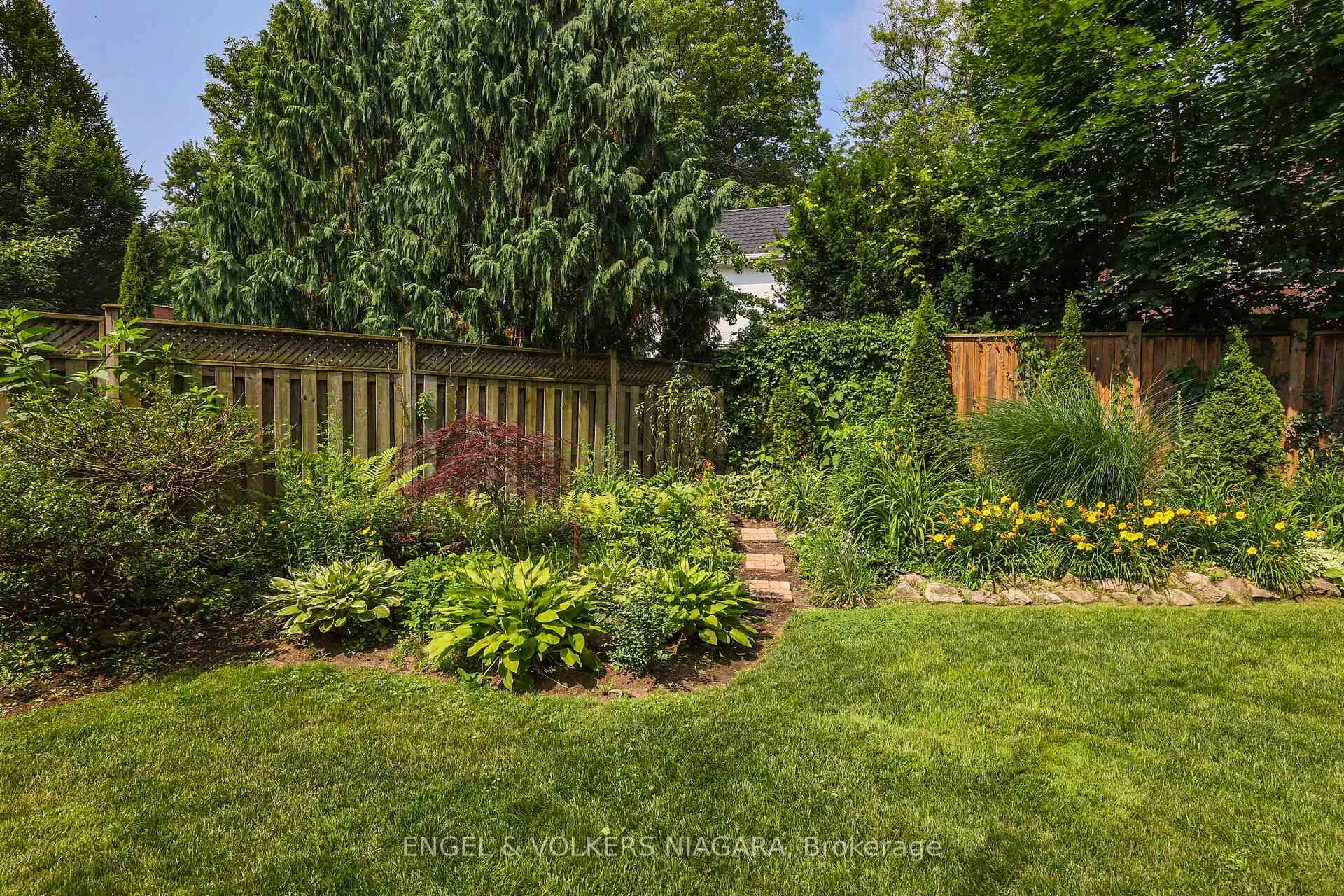 Photo 14 of 2459 Noella Crescent, Niagara Falls, Casey — HOMEH