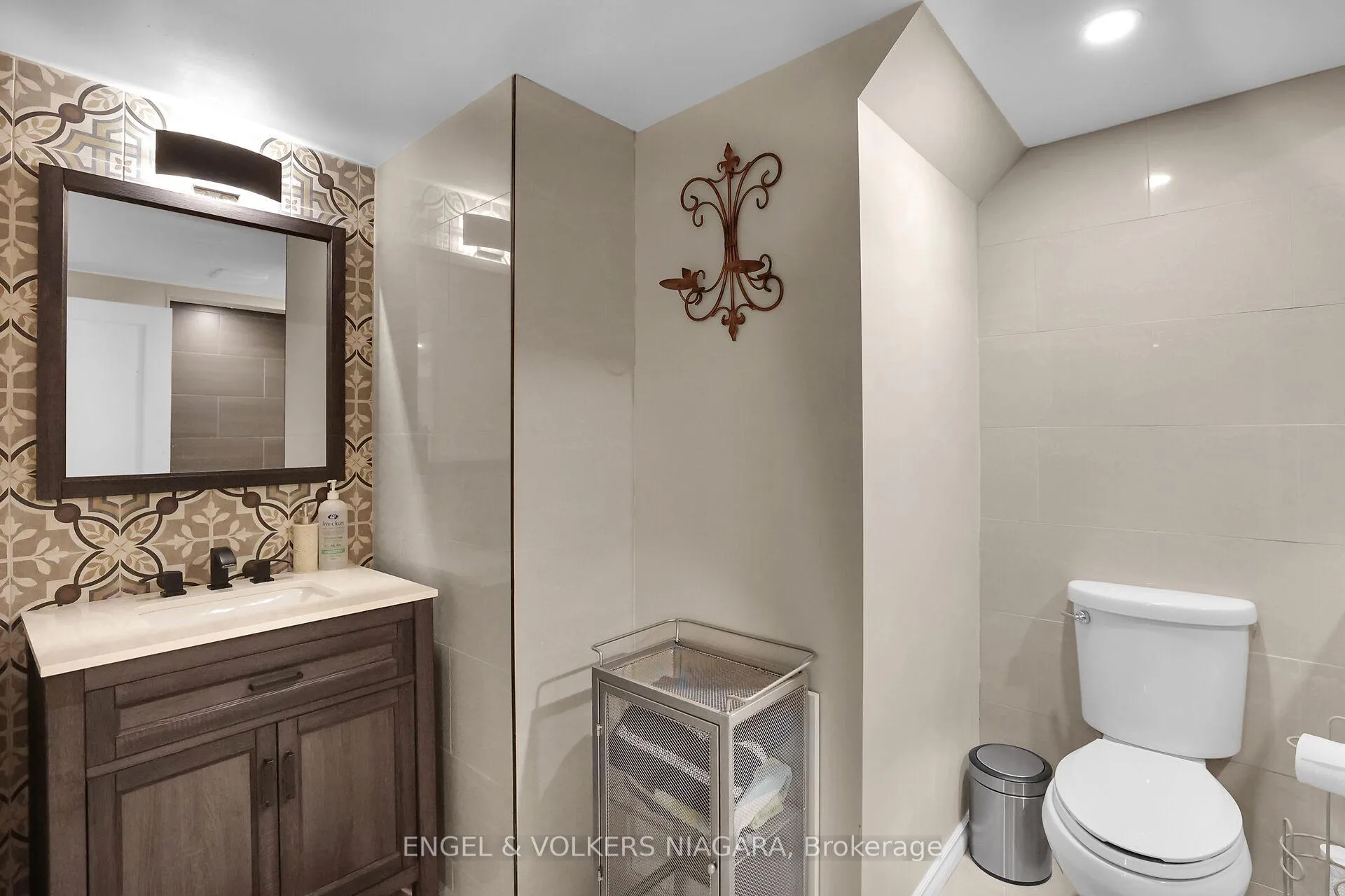 Photo 22 of 2459 Noella Crescent, Niagara Falls, Casey — HOMEH