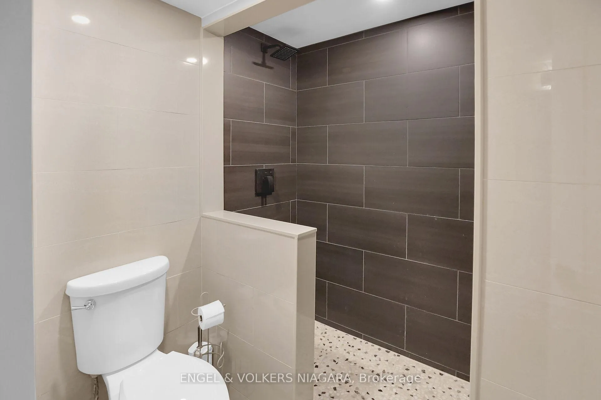 Photo 23 of 2459 Noella Crescent, Niagara Falls, Casey — HOMEH