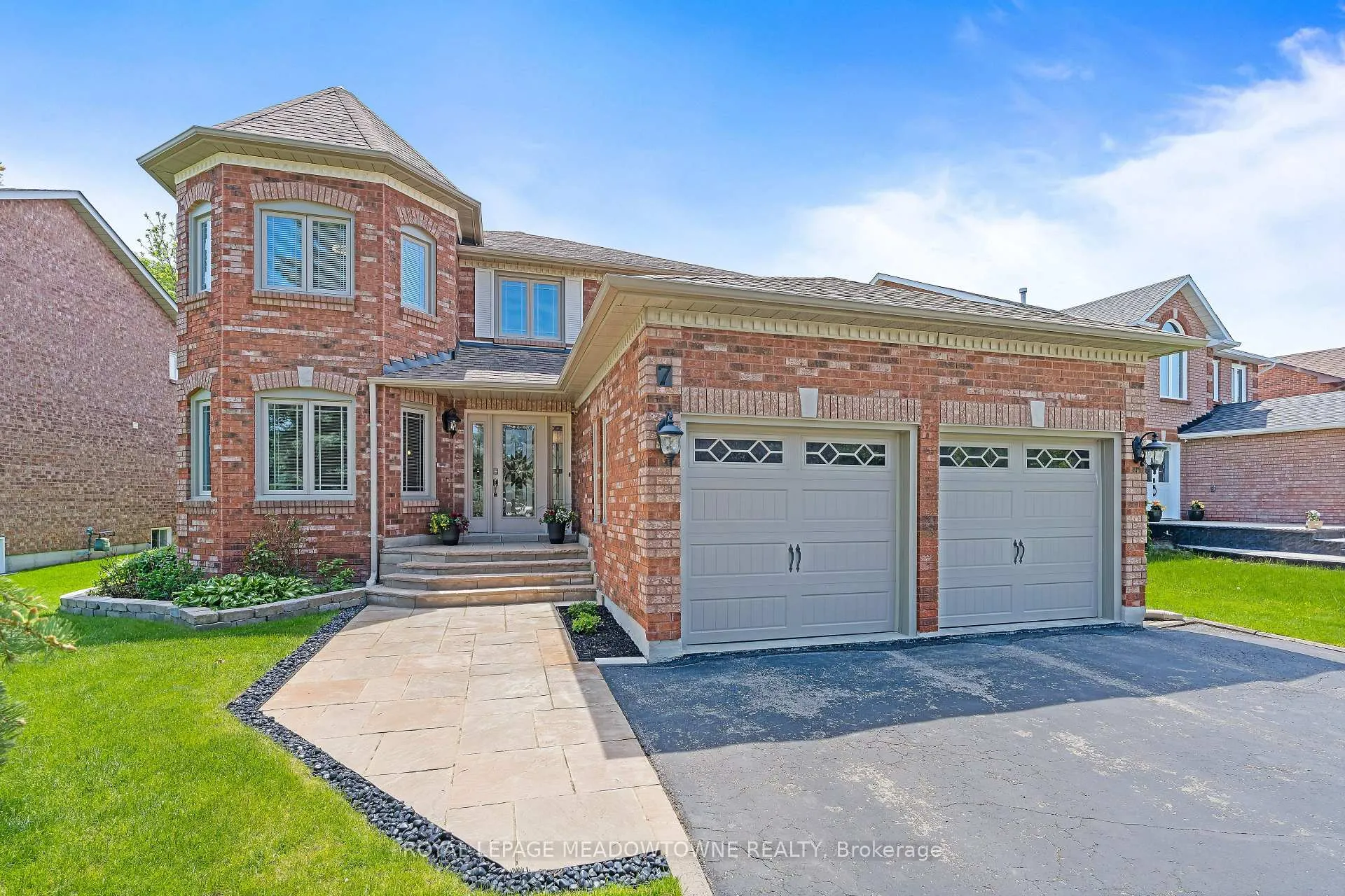 Photo 2 of 7 Eaton Street, Halton Hills, Georgetown — HOMEH