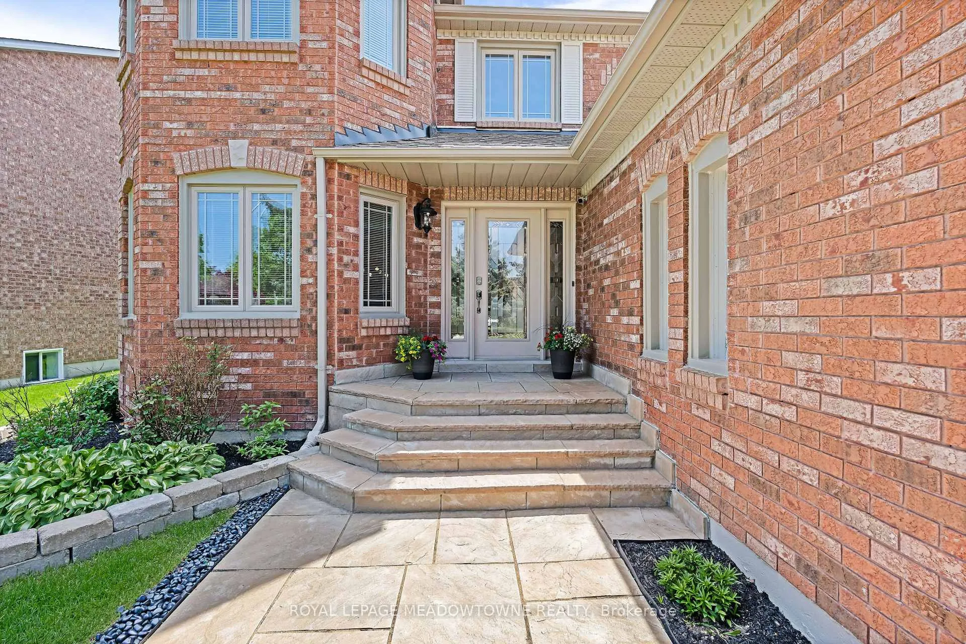 Photo 3 of 7 Eaton Street, Halton Hills, Georgetown — HOMEH