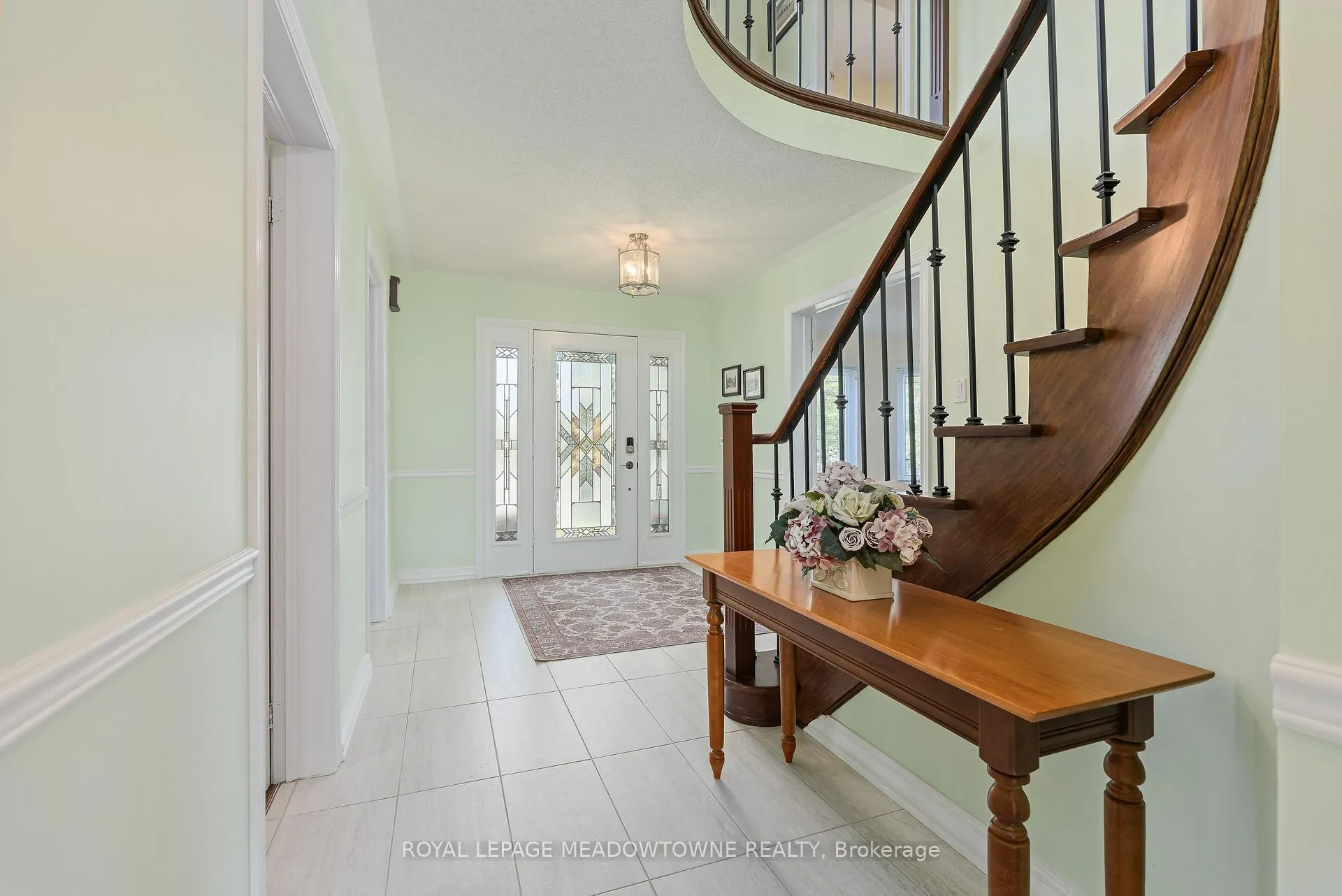 Photo 4 of 7 Eaton Street, Halton Hills, Georgetown — HOMEH