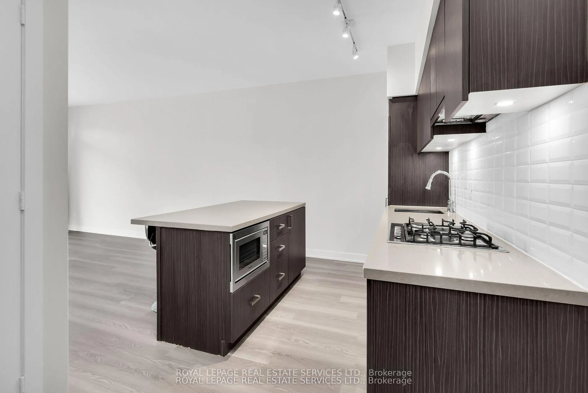 Photo 5 of Unit 1104, 501 St Clair Avenue W, Toronto, Casa Loma — HOMEH