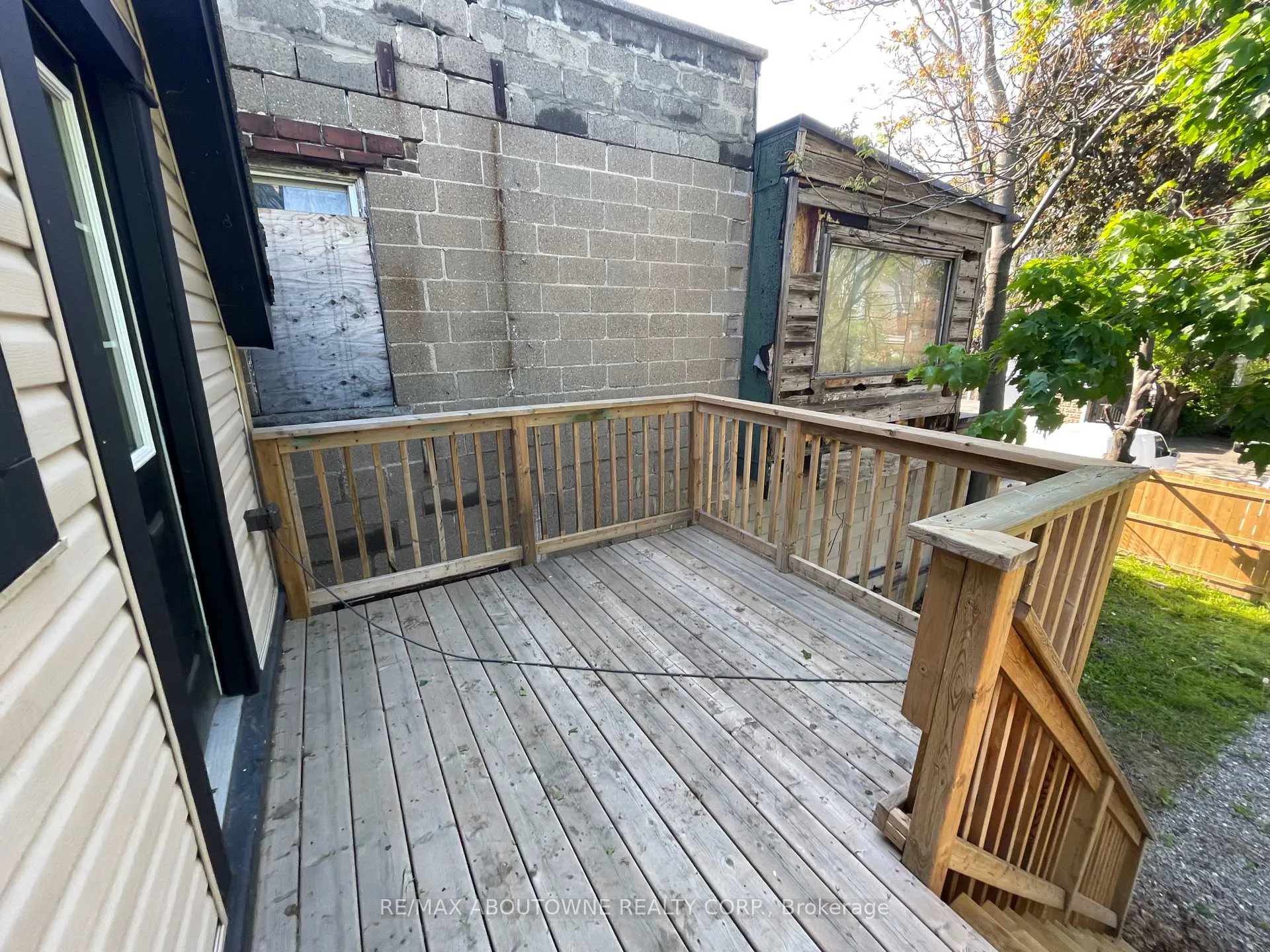 Photo 2 of 759 Barton Street E, Hamilton, Stipley — HOMEH