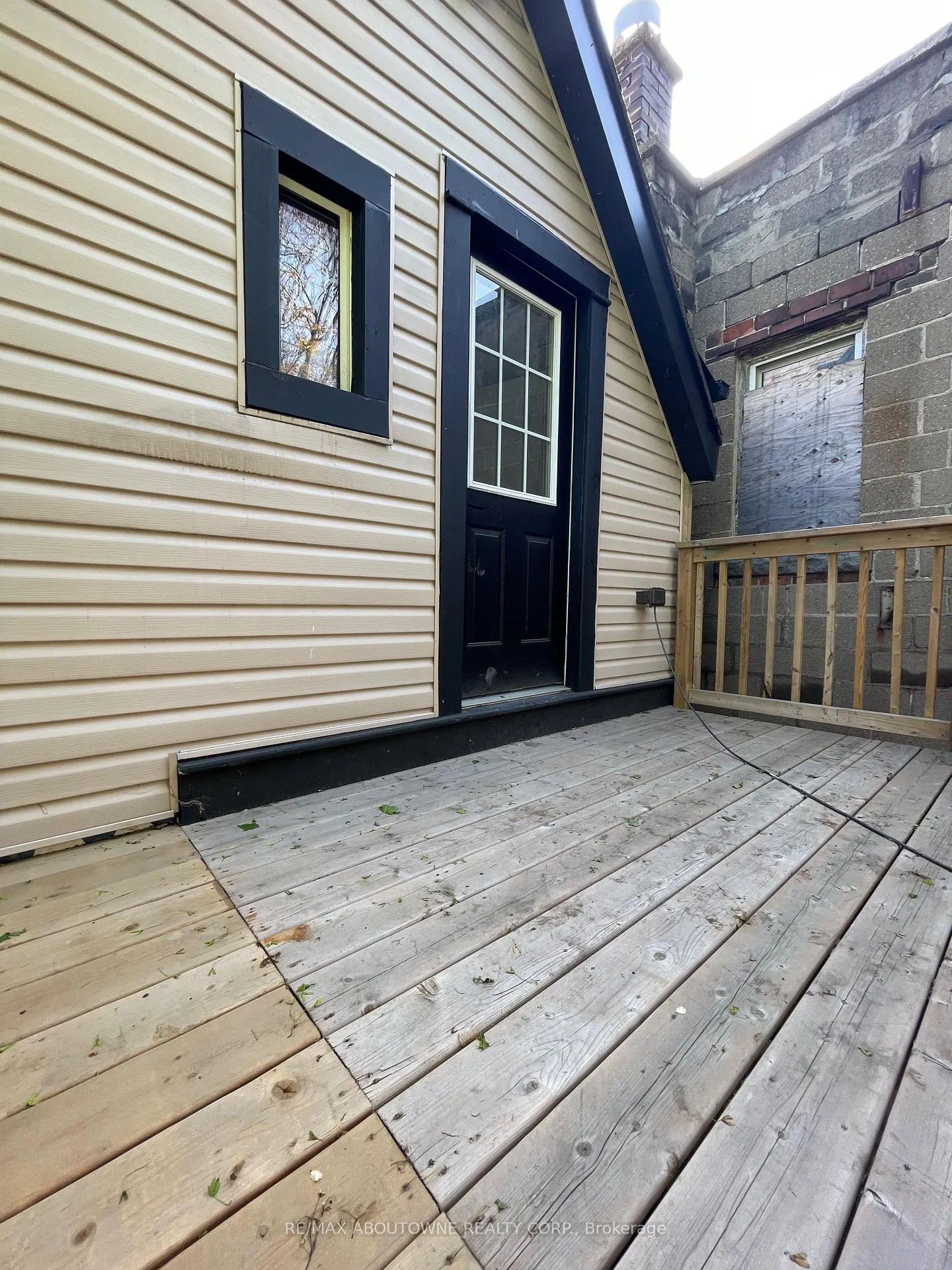 Photo 3 of 759 Barton Street E, Hamilton, Stipley — HOMEH