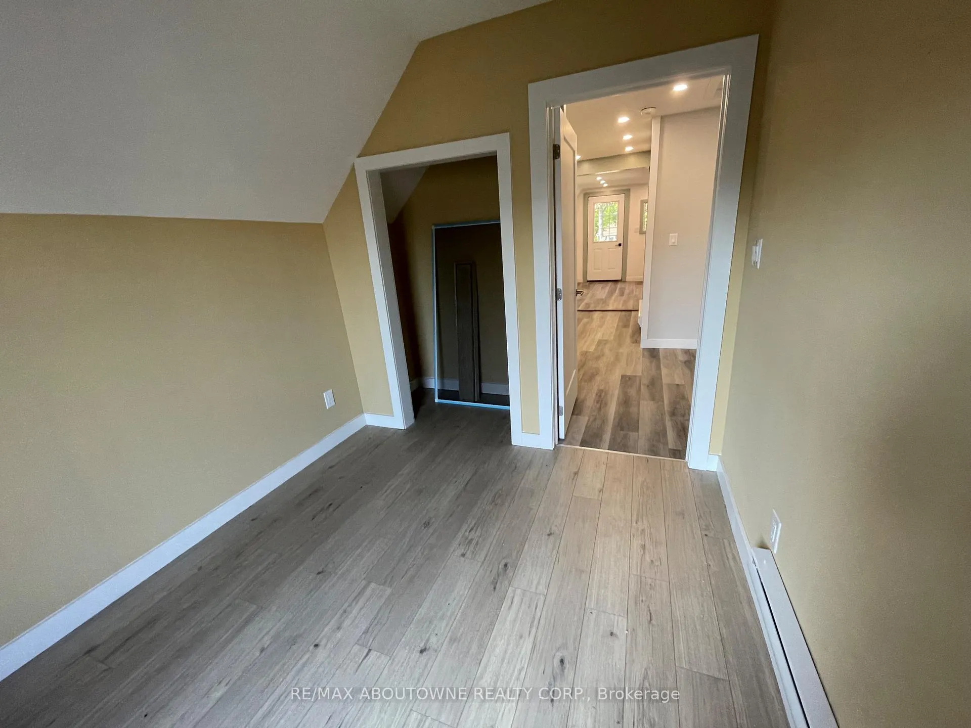 Photo 6 of 759 Barton Street E, Hamilton, Stipley — HOMEH
