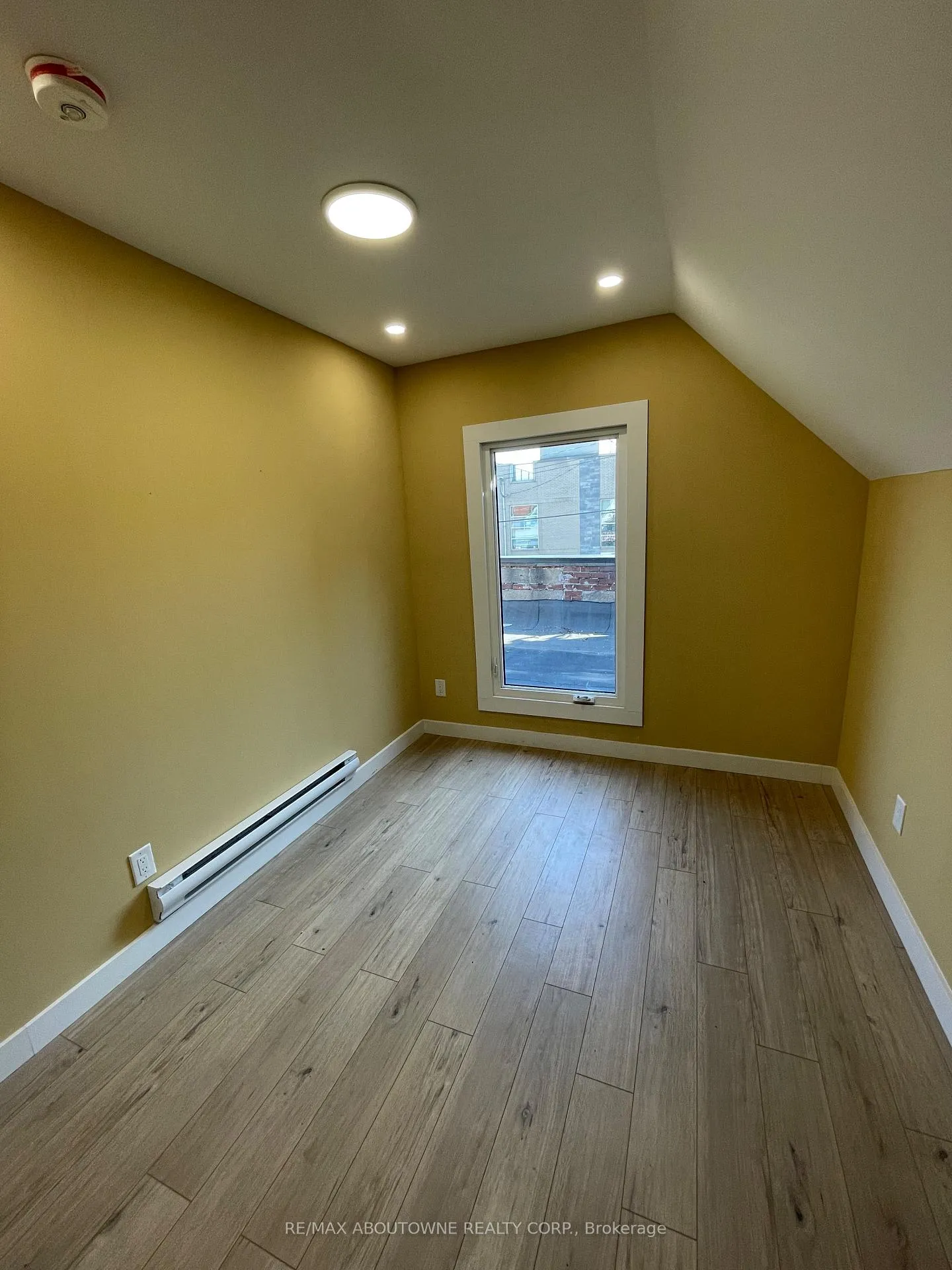 Photo 7 of 759 Barton Street E, Hamilton, Stipley — HOMEH