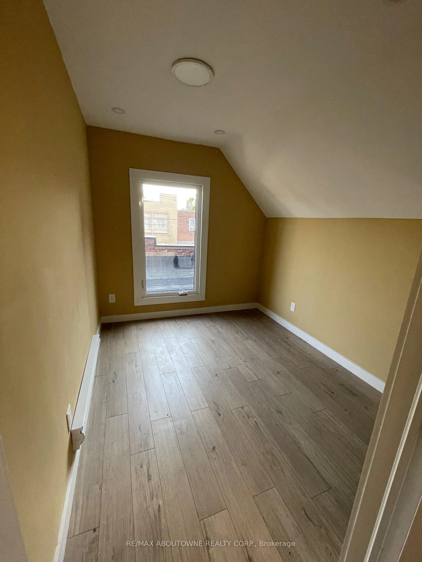Photo 8 of 759 Barton Street E, Hamilton, Stipley — HOMEH