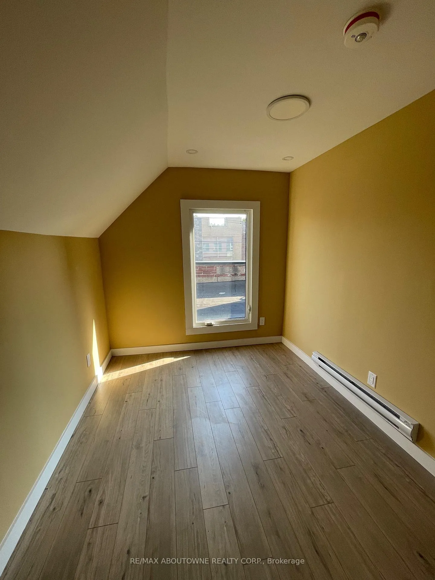 Photo 9 of 759 Barton Street E, Hamilton, Stipley — HOMEH