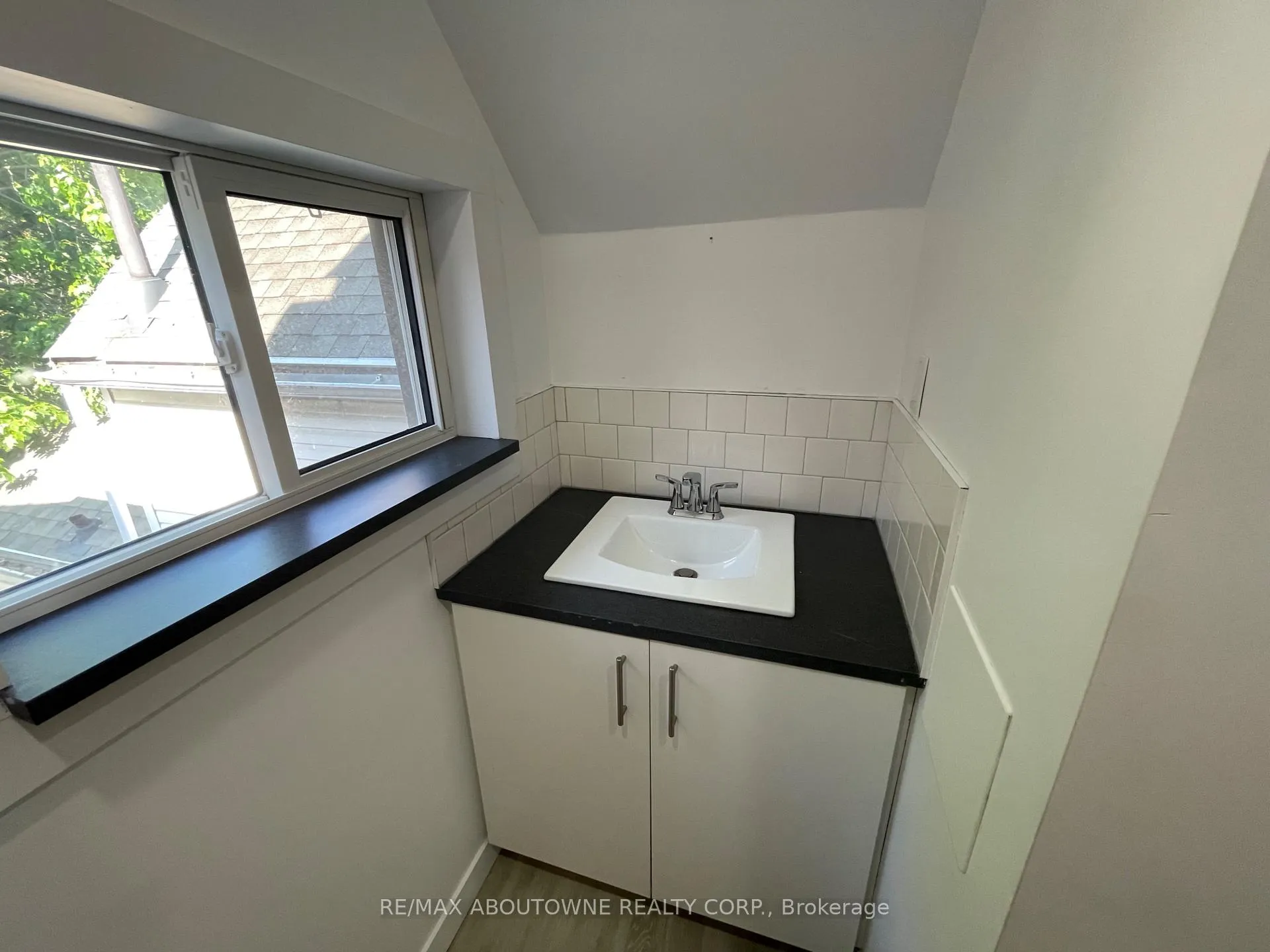 Photo 13 of 759 Barton Street E, Hamilton, Stipley — HOMEH