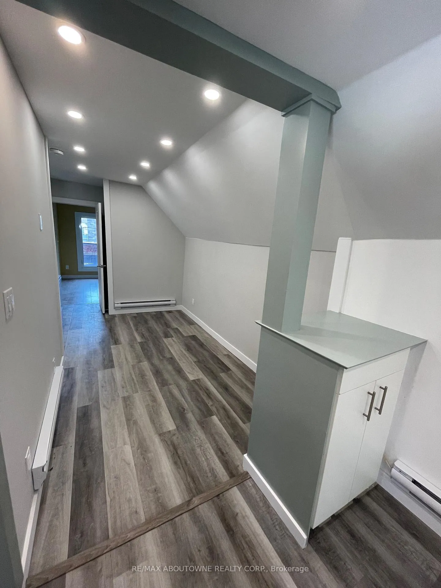 Photo 16 of 759 Barton Street E, Hamilton, Stipley — HOMEH