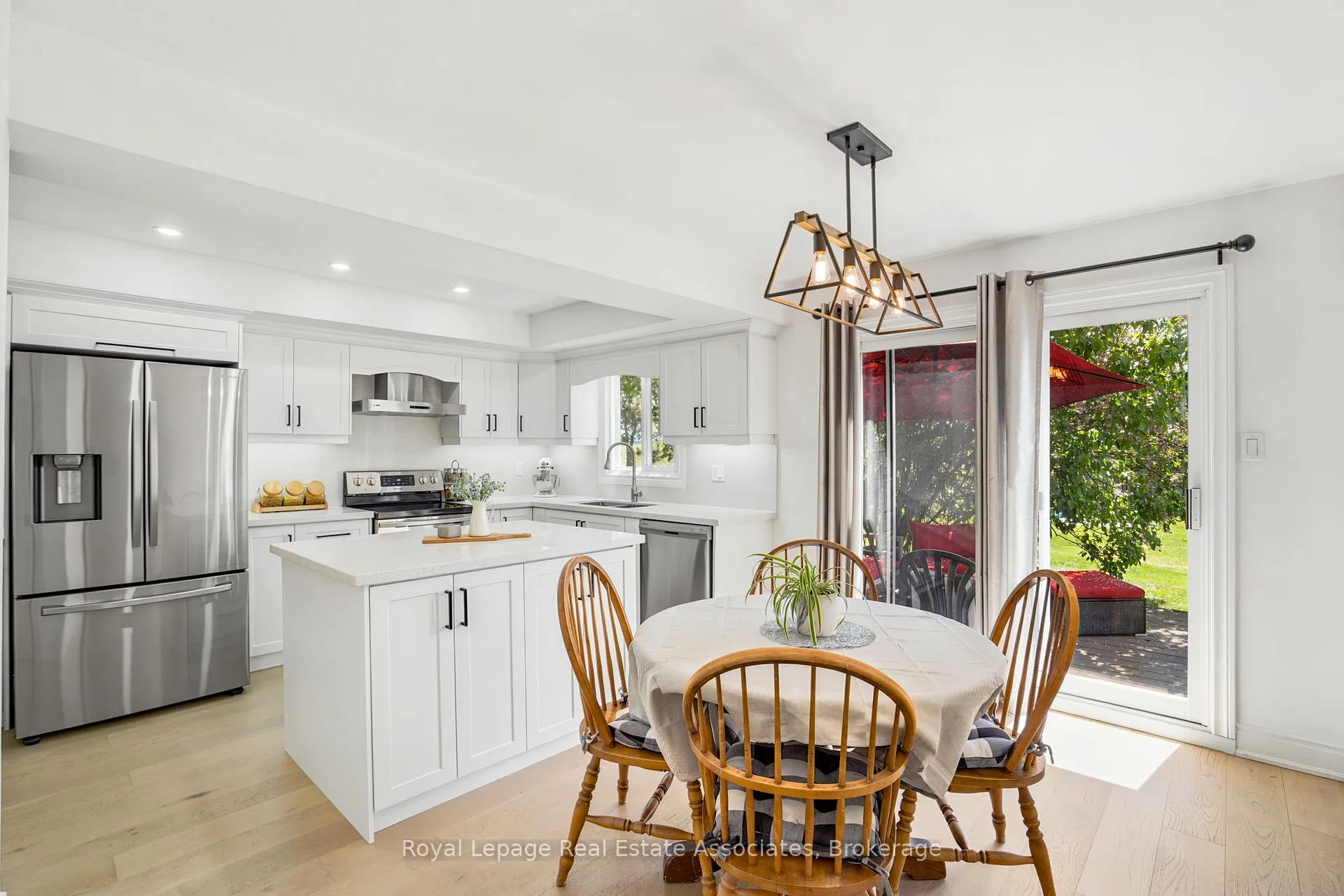 Photo 9 of 4454 Mayflower Drive, Mississauga, Hurontario — HOMEH