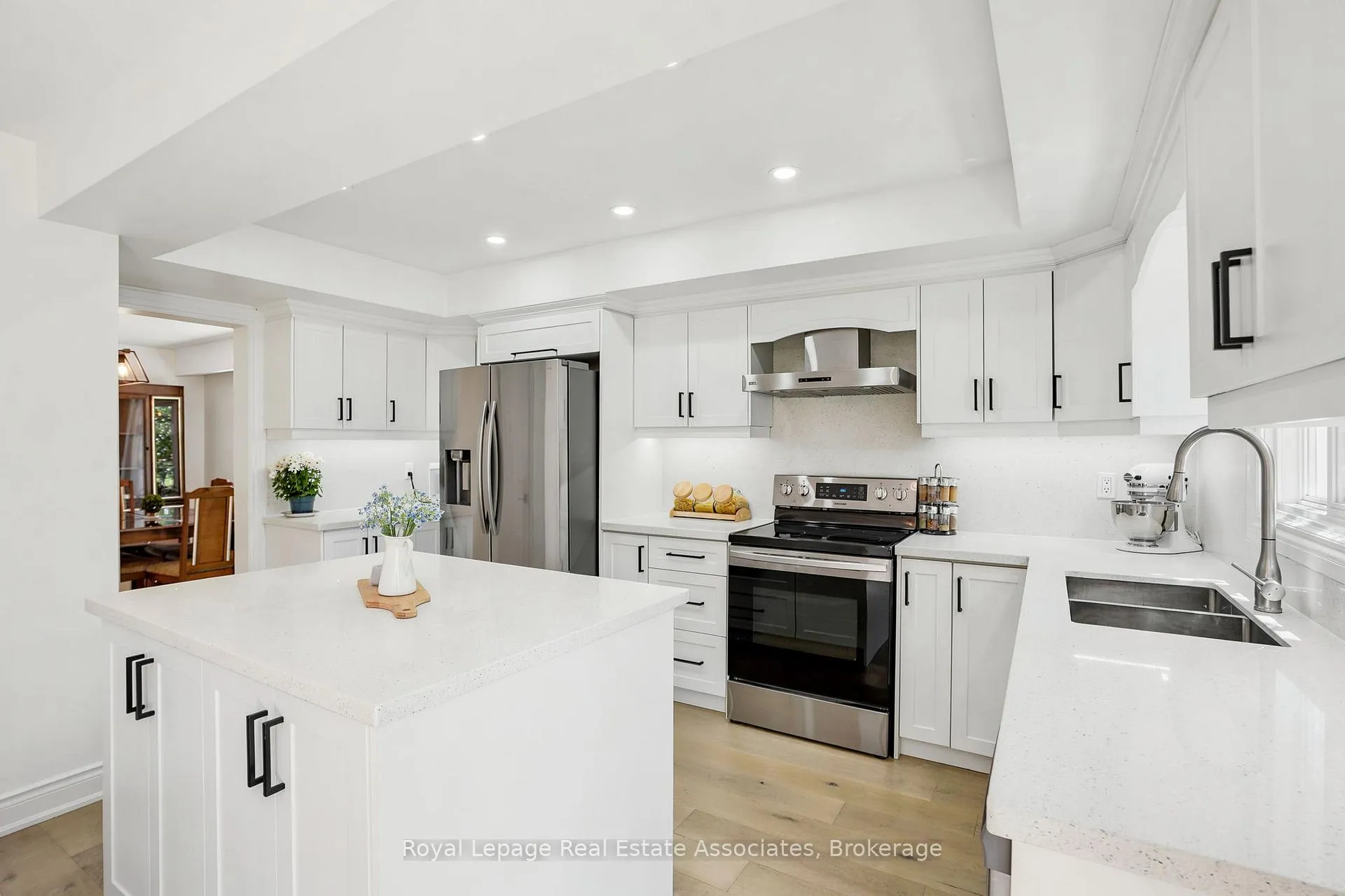 Photo 11 of 4454 Mayflower Drive, Mississauga, Hurontario — HOMEH