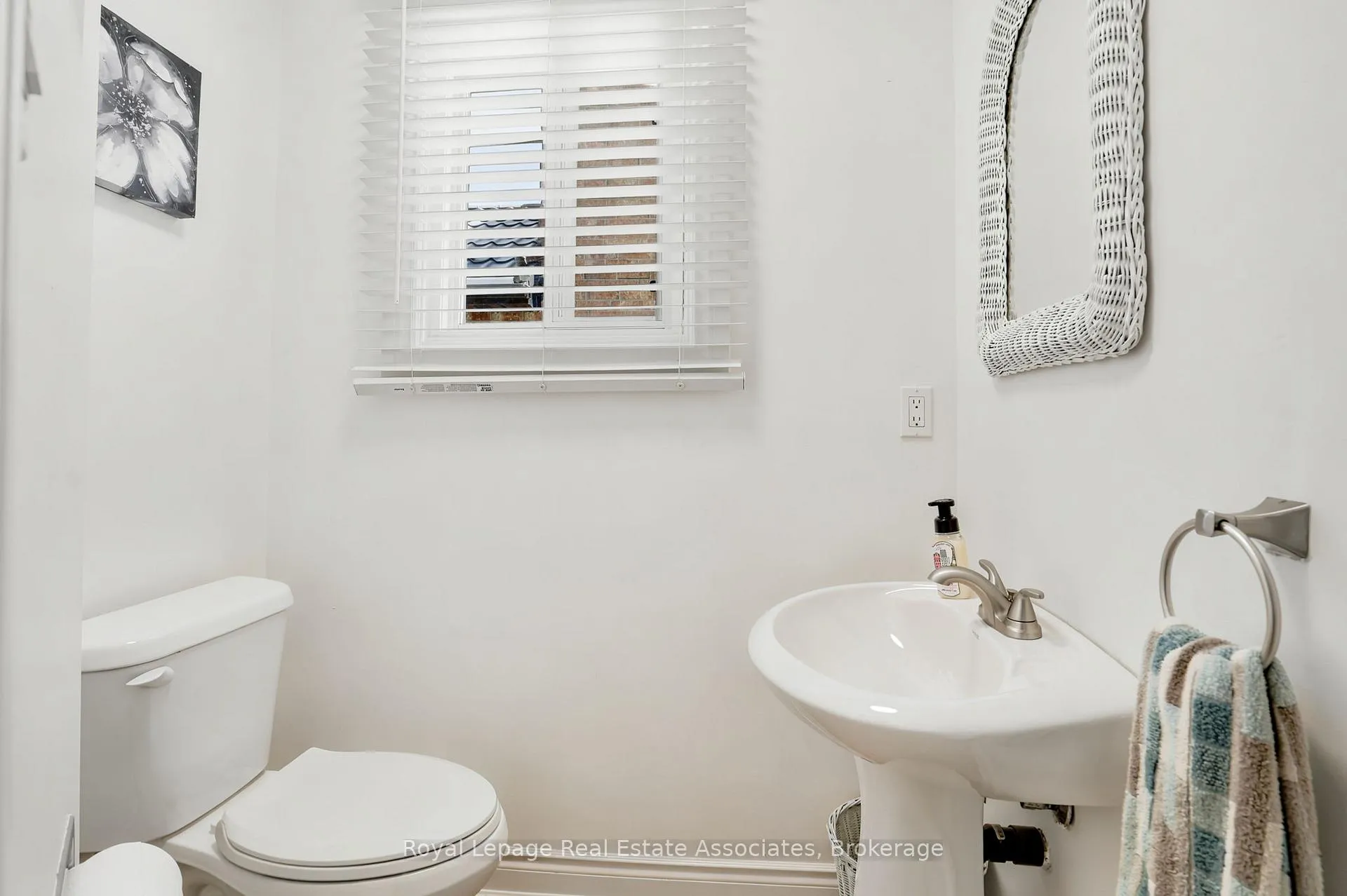 Photo 16 of 4454 Mayflower Drive, Mississauga, Hurontario — HOMEH
