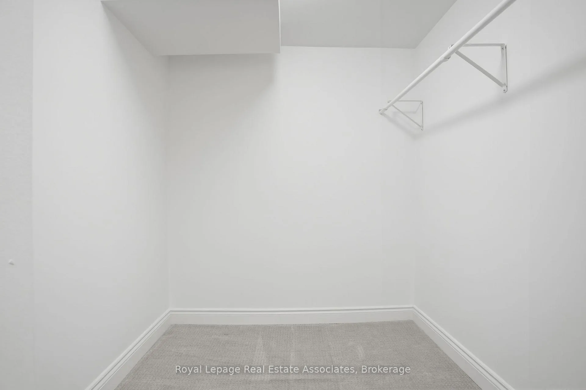 Photo 23 of 4454 Mayflower Drive, Mississauga, Hurontario — HOMEH