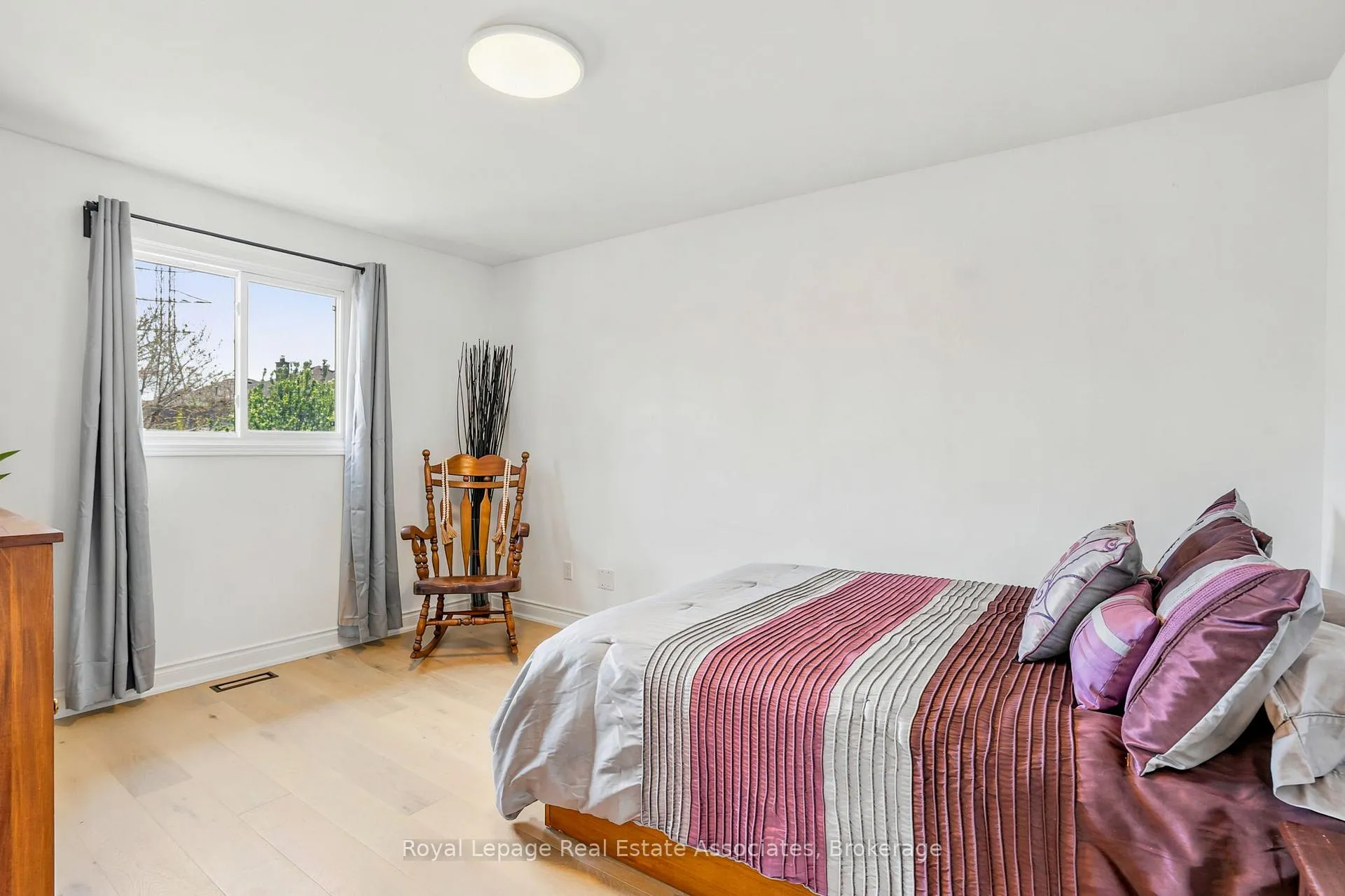Photo 27 of 4454 Mayflower Drive, Mississauga, Hurontario — HOMEH